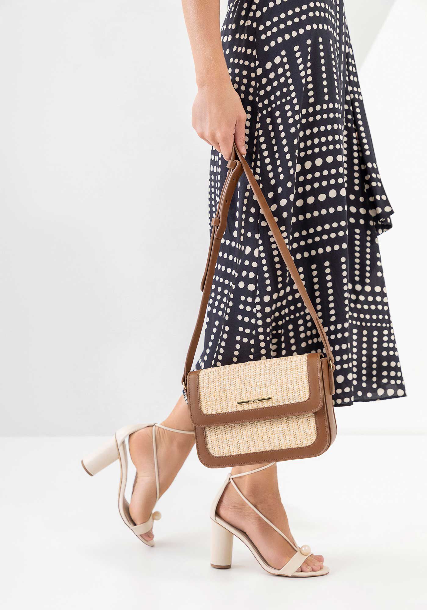 Bolsa M&eacute;dia Tiracolo com Recorte R&aacute;fia, CARAMELO, large.