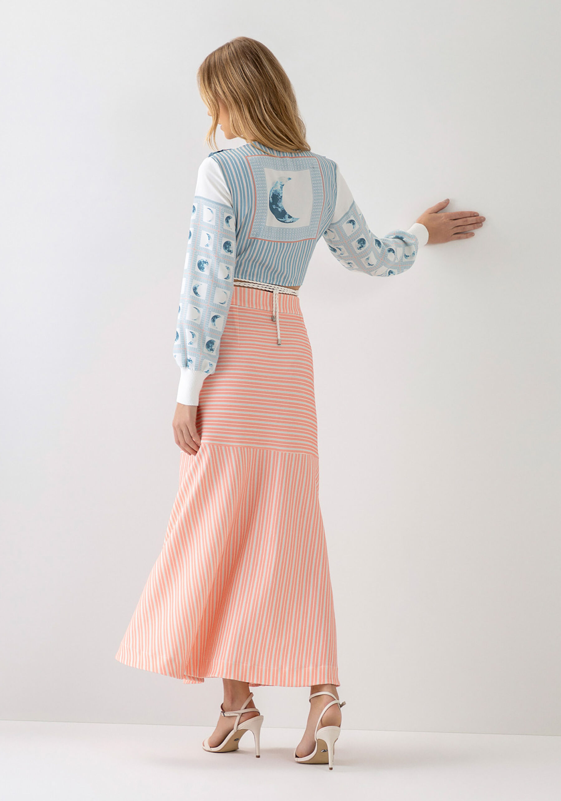 Saia Midi em Crepe com Babado, CELESTE. Saia Midi em Crepe com Babado, CELESTE, large.