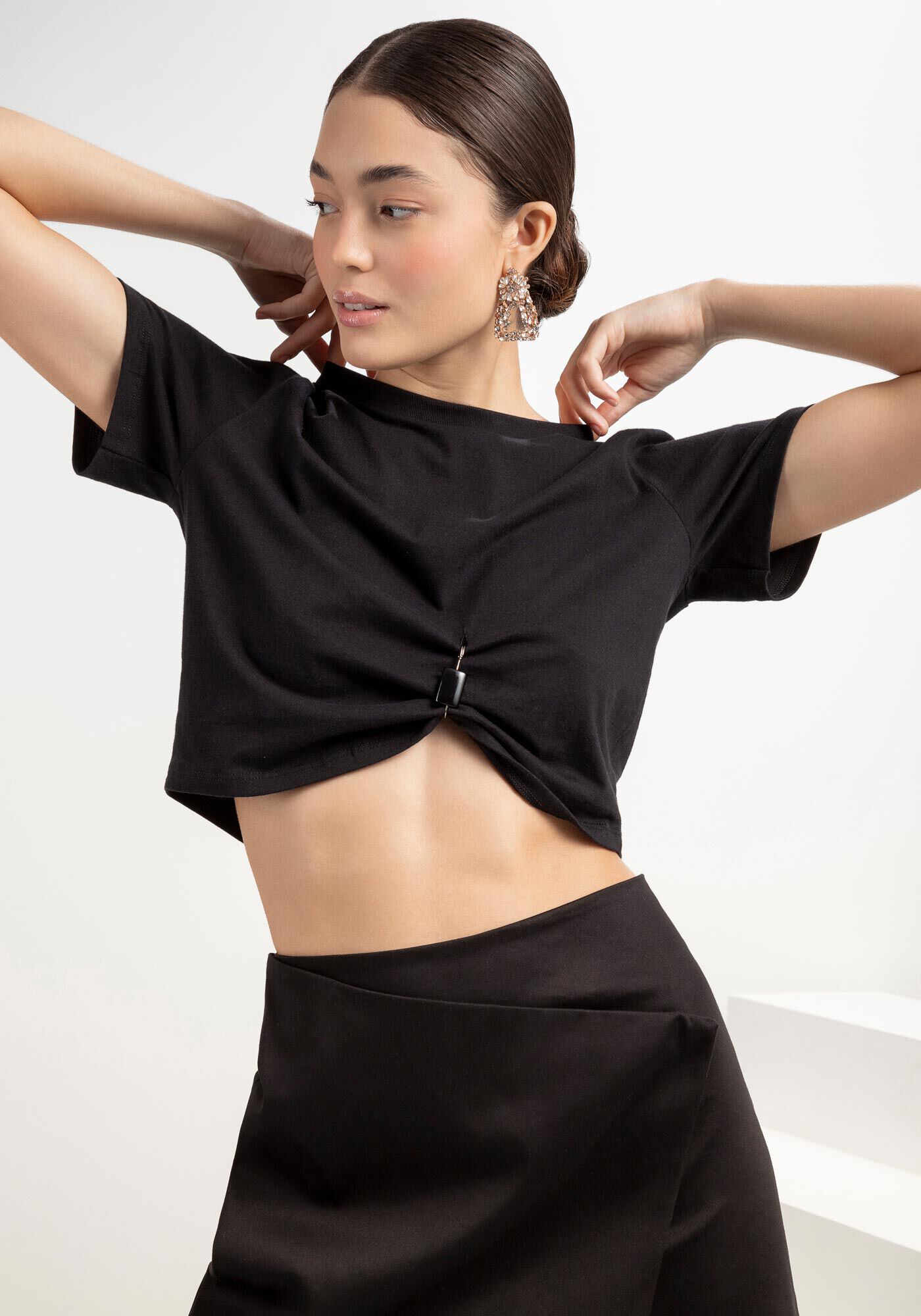 T-shirt Cropped em Malha com Detalhe Alfinete, PRETO REATIVO, large.