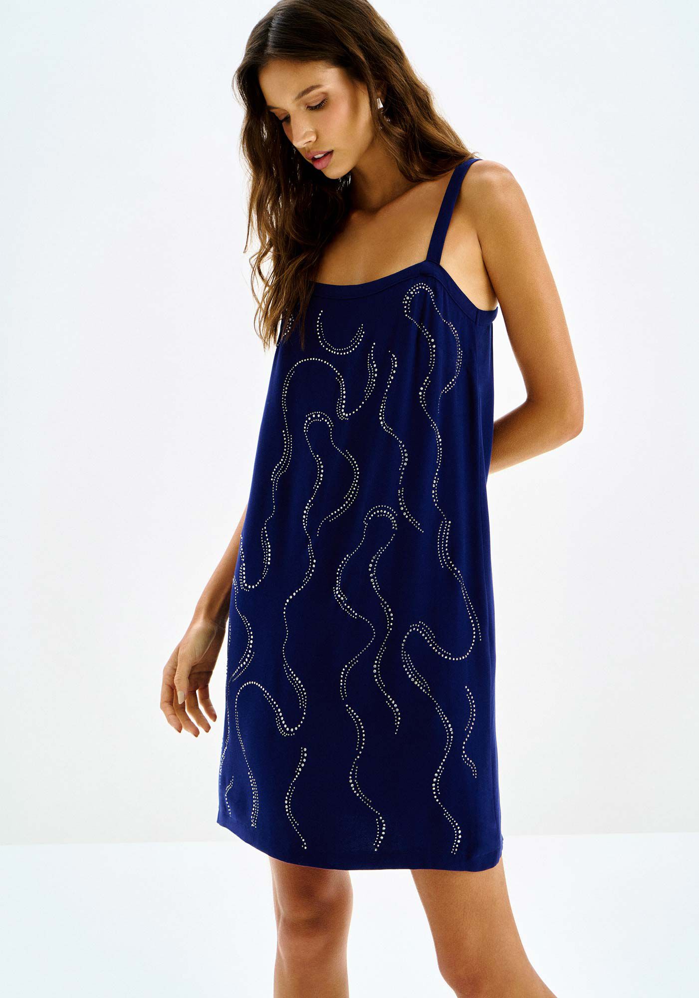 Vestido Curto Reto em Viscose com Ondas Strass, , large.