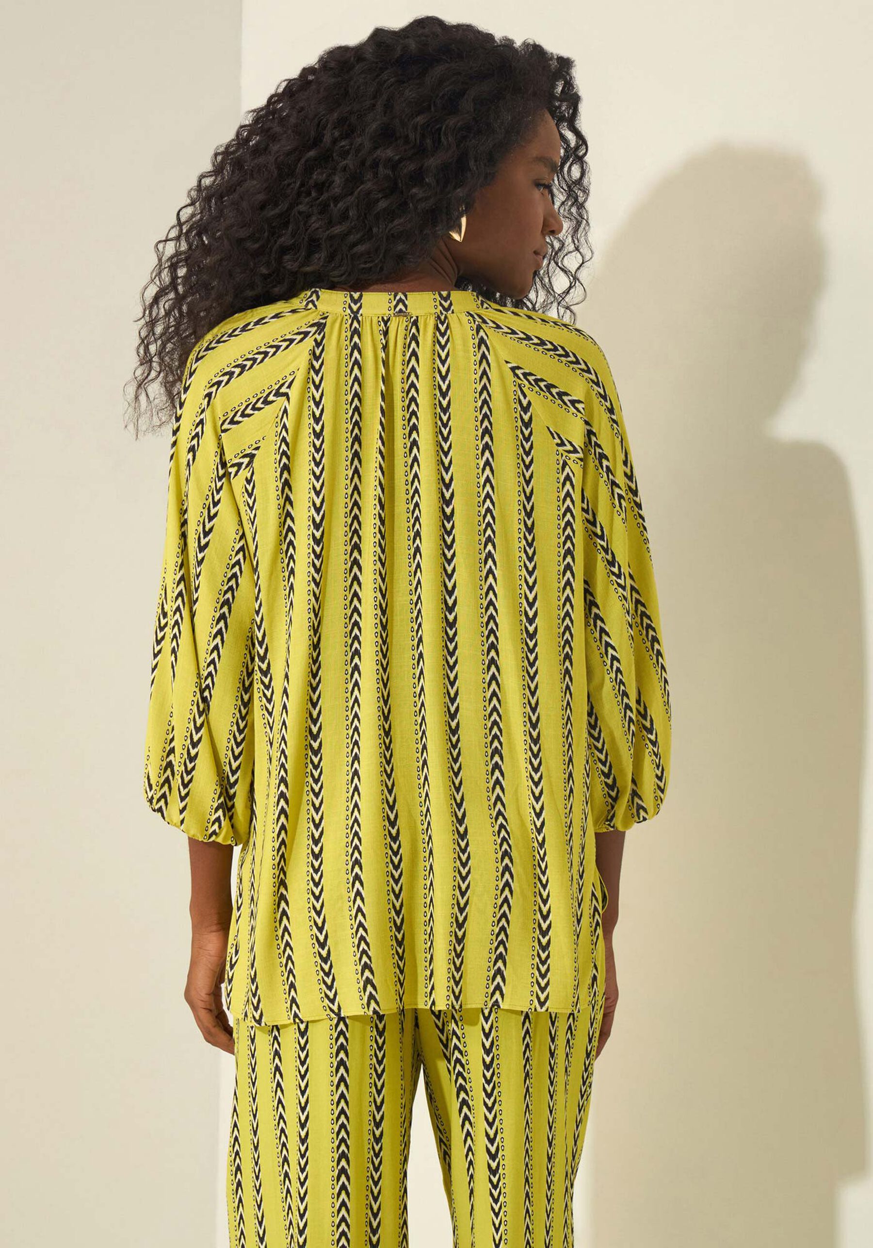 Camisa Alongada Estampada Com Mangas 3/4, VIELAS VERDE. Camisa Alongada Estampada Com Mangas 3/4, VIELAS VERDE, large.