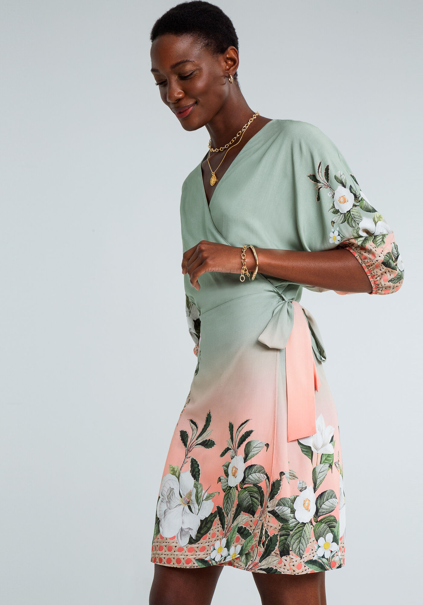 Vestido best sale curto transpassado