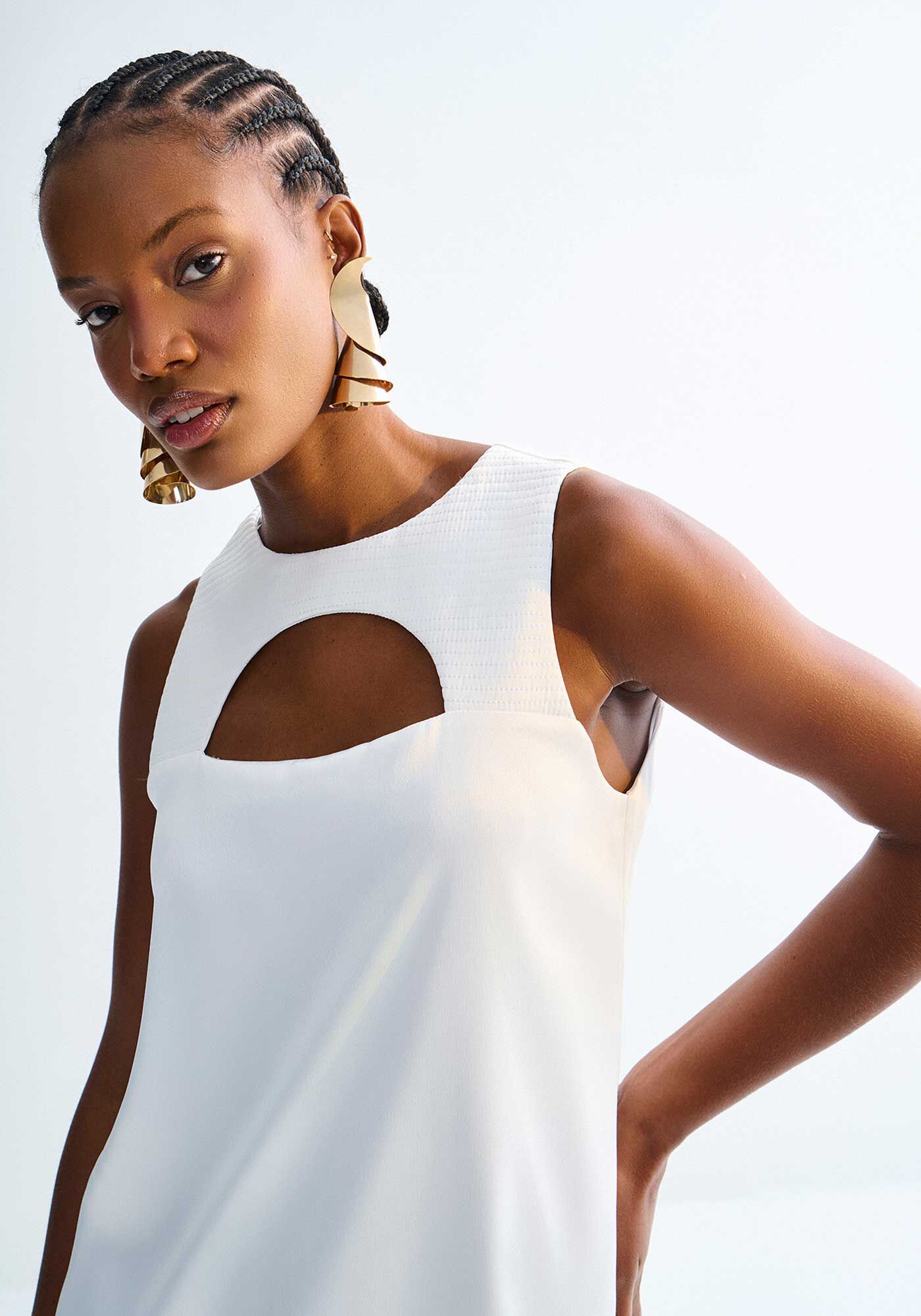 Vestido Curto Reto com Cut Out Decote, , large.