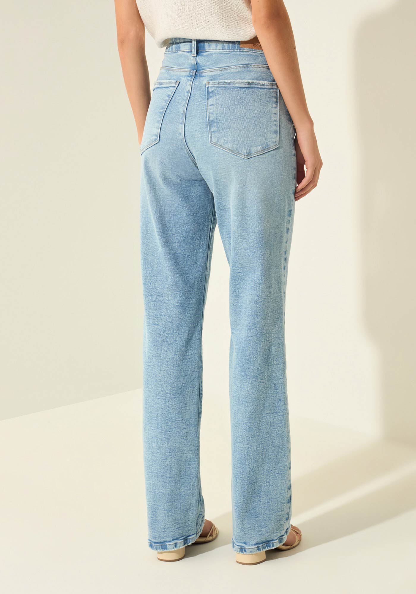 Cal&ccedil;a Reta Jeans Com Cintura Alta E Bolsos, JEANS CLARO, large.