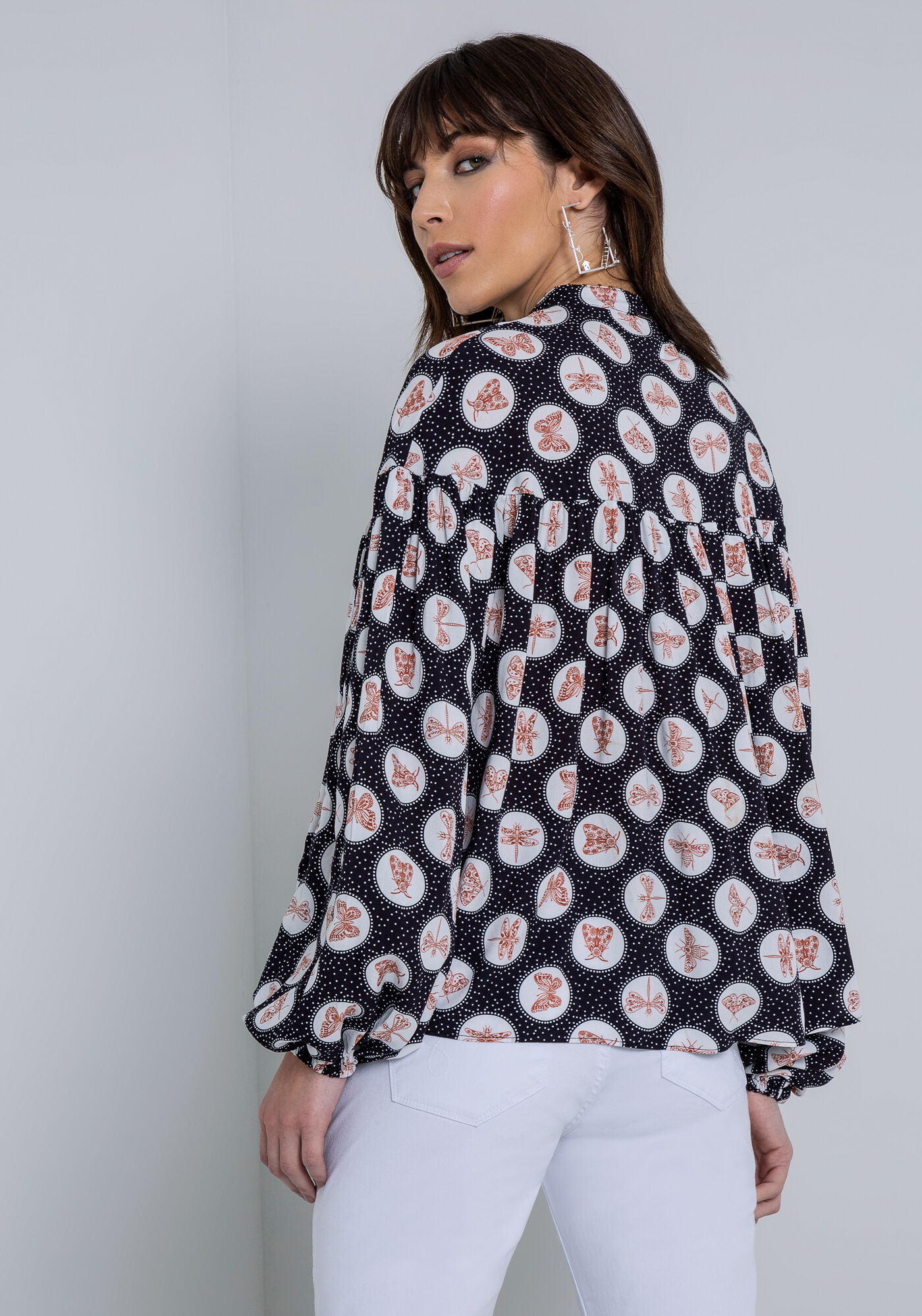 Blusa Manga Longa em Viscose Detalhe Decote, , large.