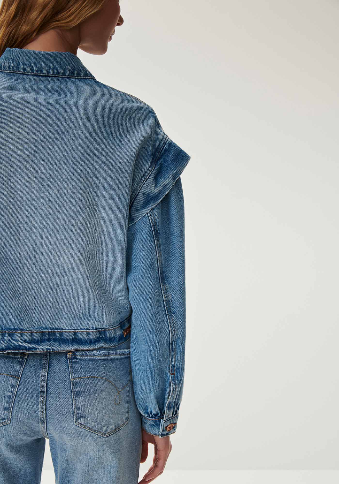 Jaqueta Jeans Estonada com Recorte Ombros, , large.