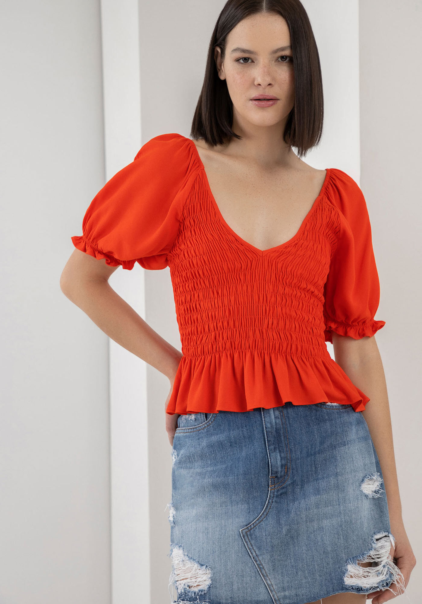 Blusa Manga Curta Bufante em Crepe com Lastex | Lez a Lez