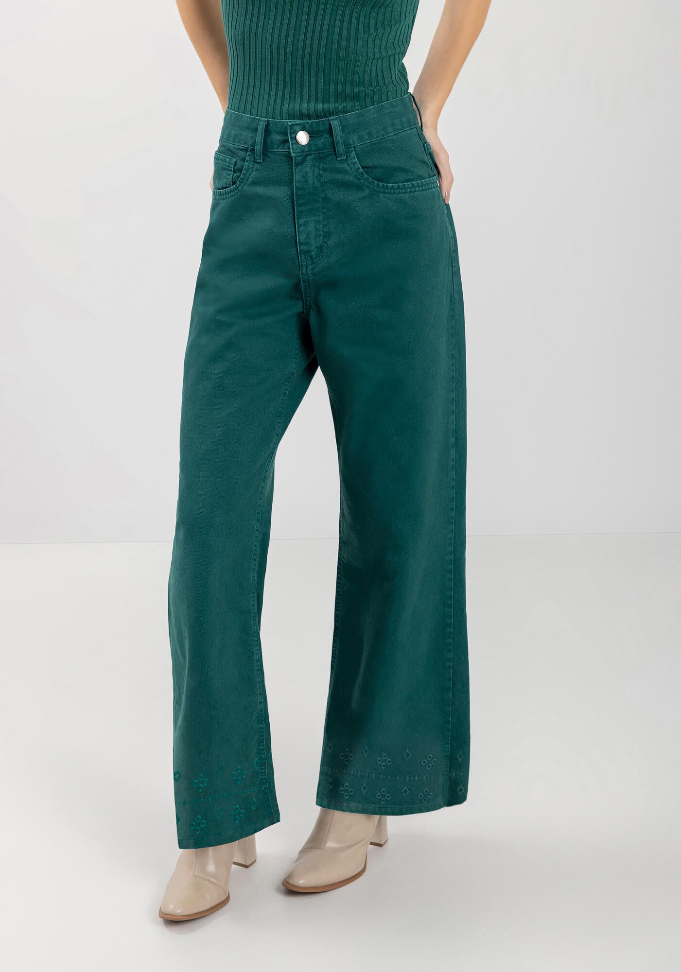 Cal&ccedil;a Wide Leg Em Sarja Com C&oacute;s Alto E Bordado Na Barra, , large.