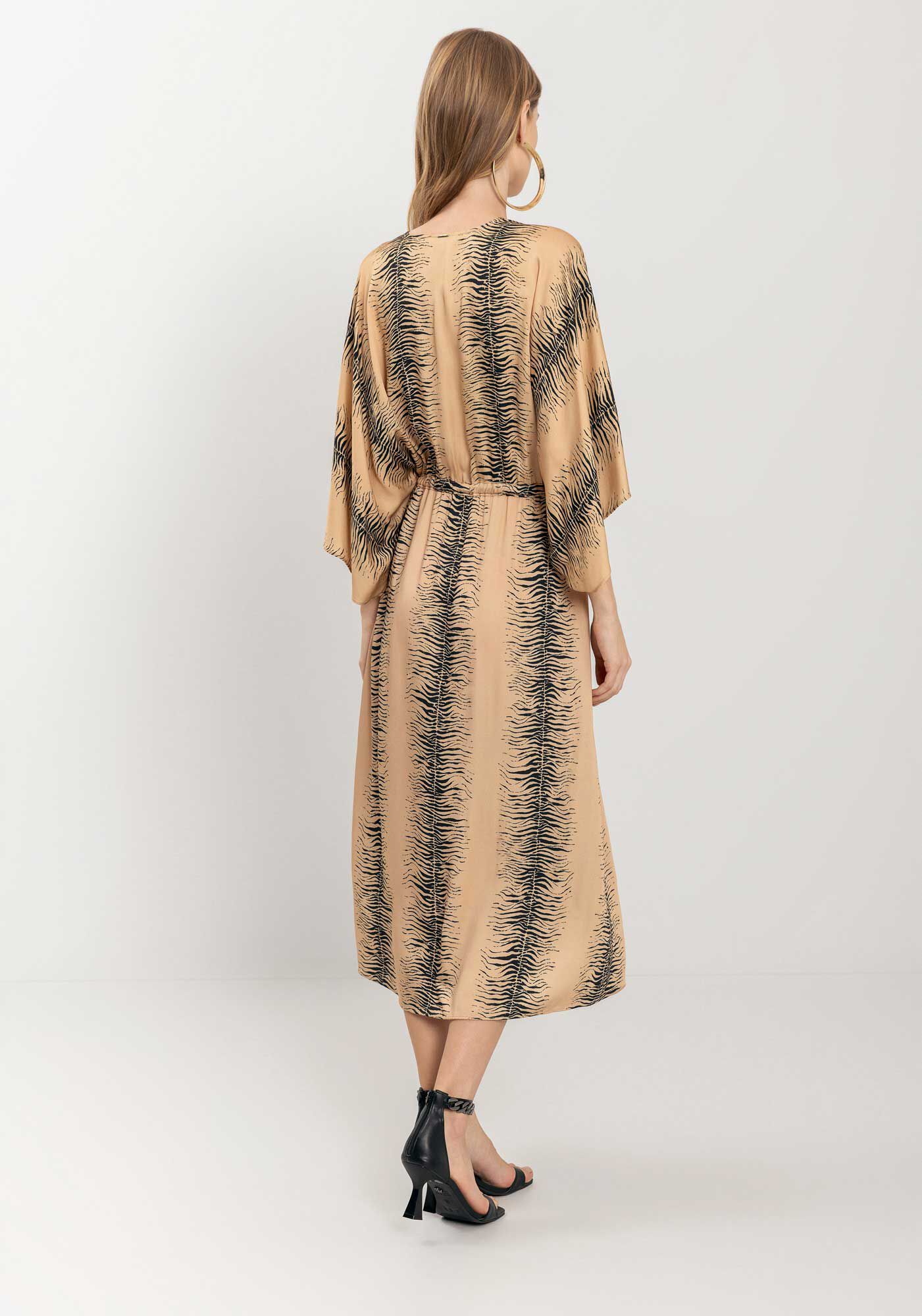 Vestido Midi Estampado Com Mangas 3/4 E Fenda, ZEBRA STRIPES VERDE, large.