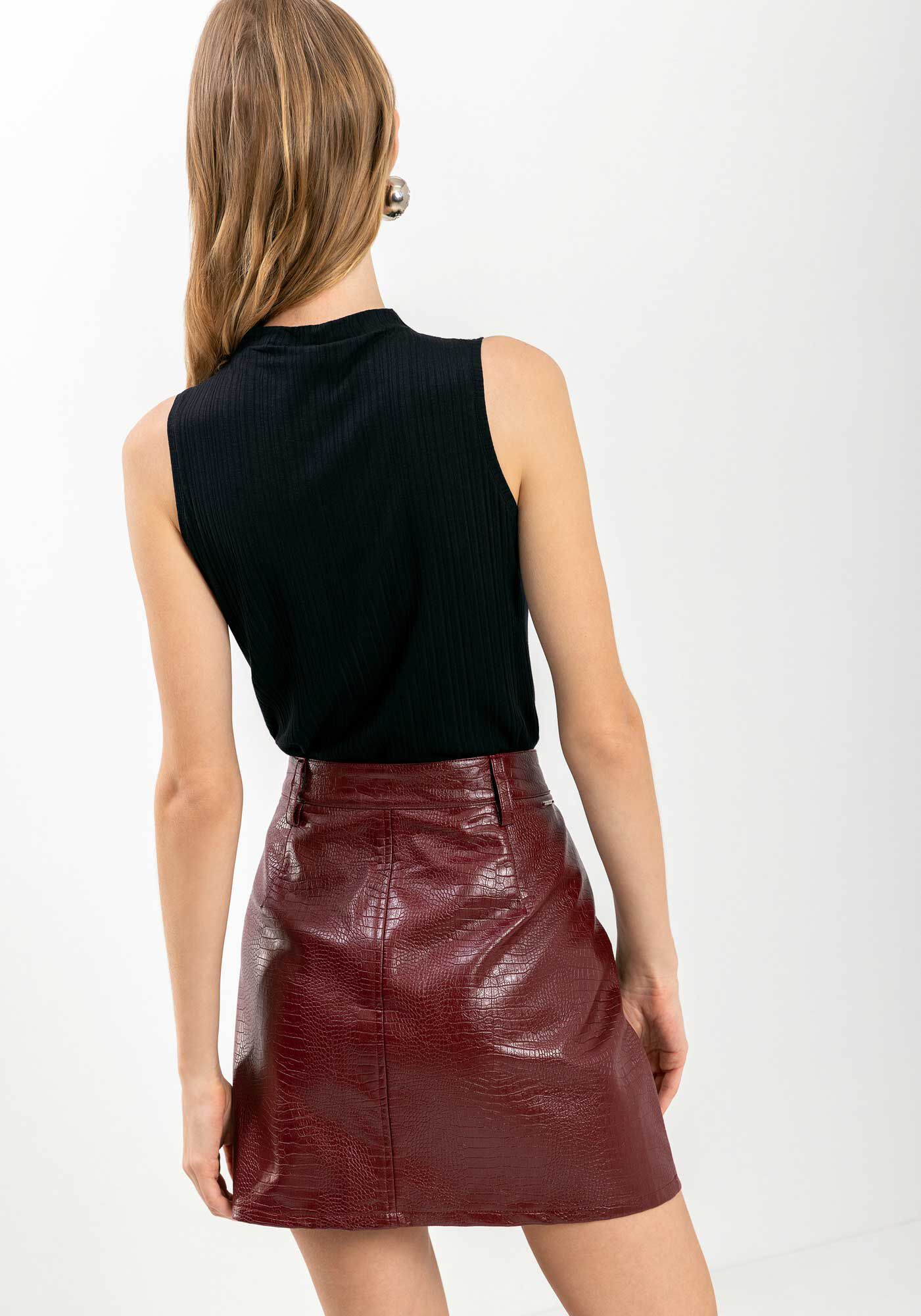 Saia Curta Com Cintura M&eacute;dia E Bolsos Em PU Croco, , large.