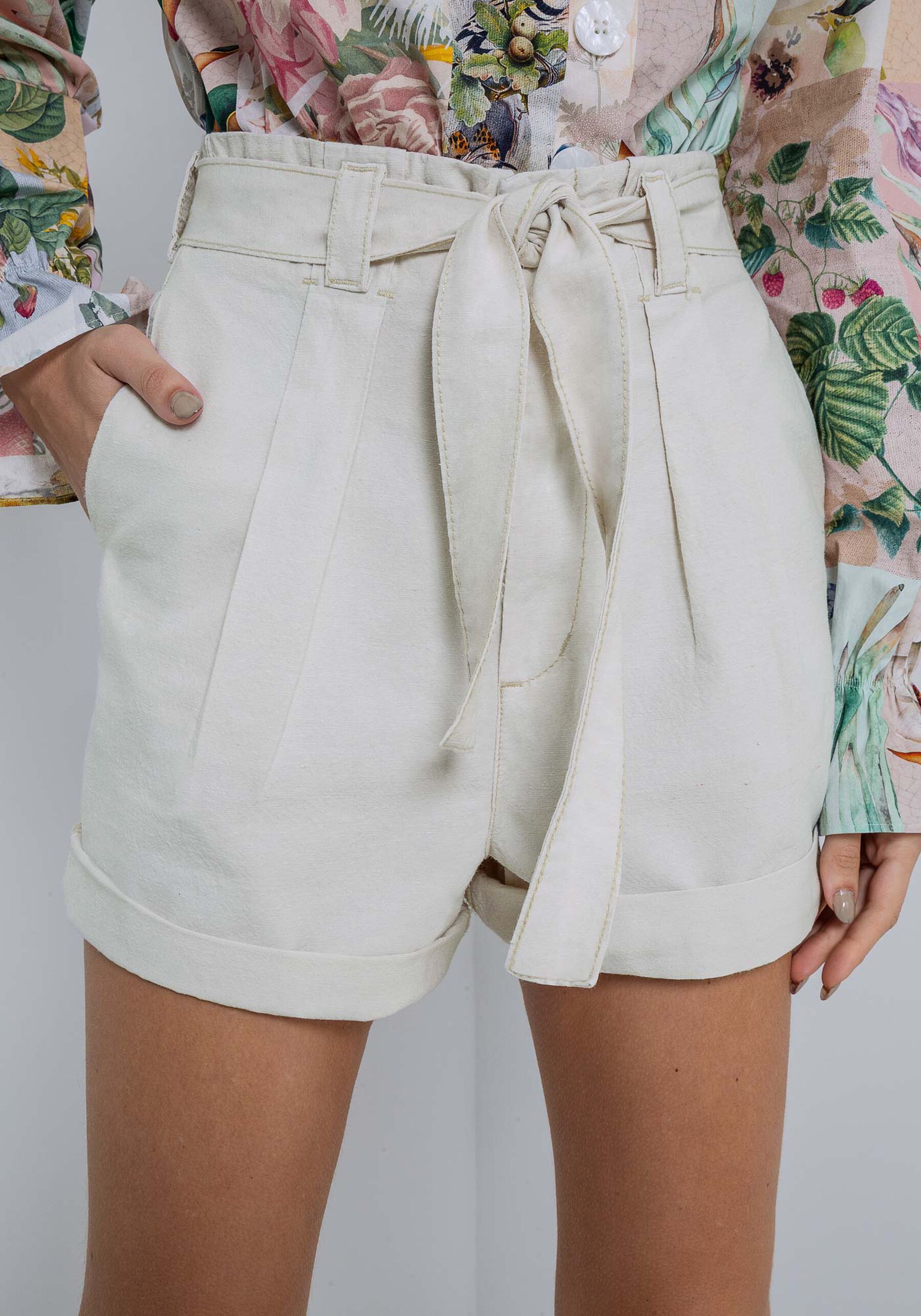 Shorts Alfaiataria em Tecido com Faixa, . Shorts Alfaiataria em Tecido com Faixa, , large.