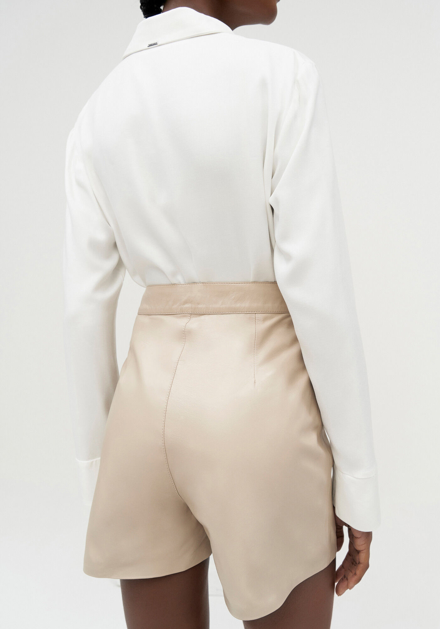 Shorts em Couro com Cintura Alta, , large.