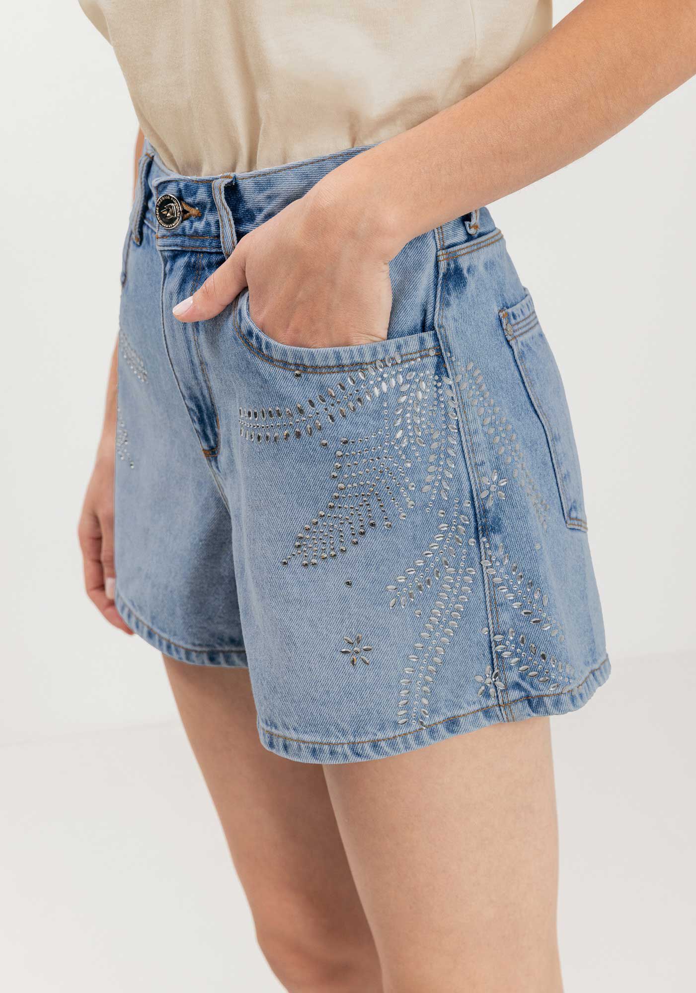 Shorts Jeans Com Cintura M&eacute;dia E Aplica&ccedil;&otilde;es De Strass, , large.