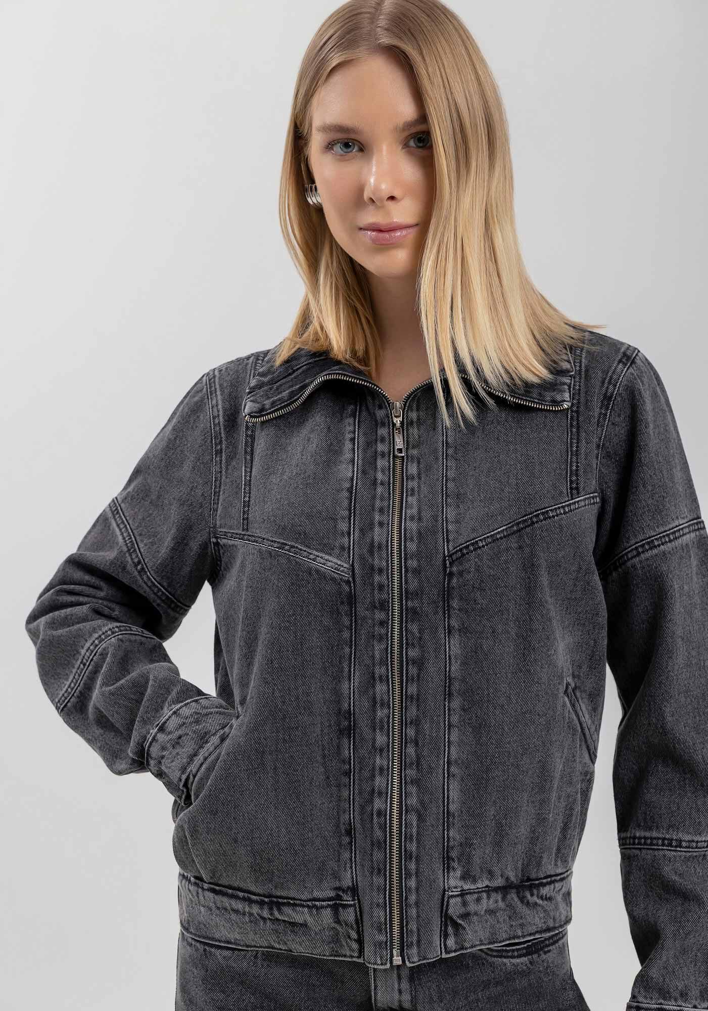 Jaqueta Jeans Estonada Com Bolsos Embutidos E Z&iacute;per Frontal, , large.