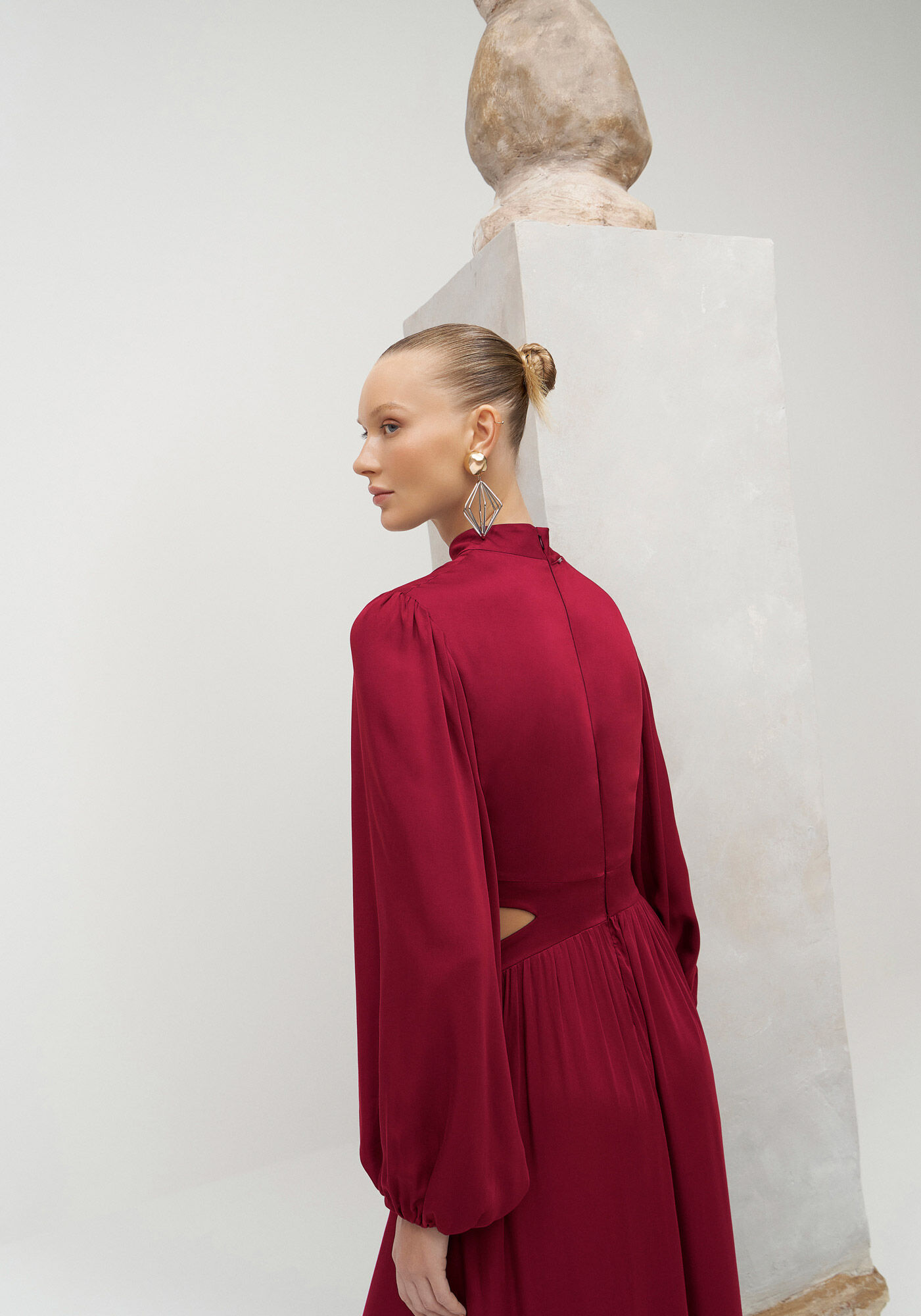 Vestido Longo Manga Longa com Gola Alta e Cut Out, , large.