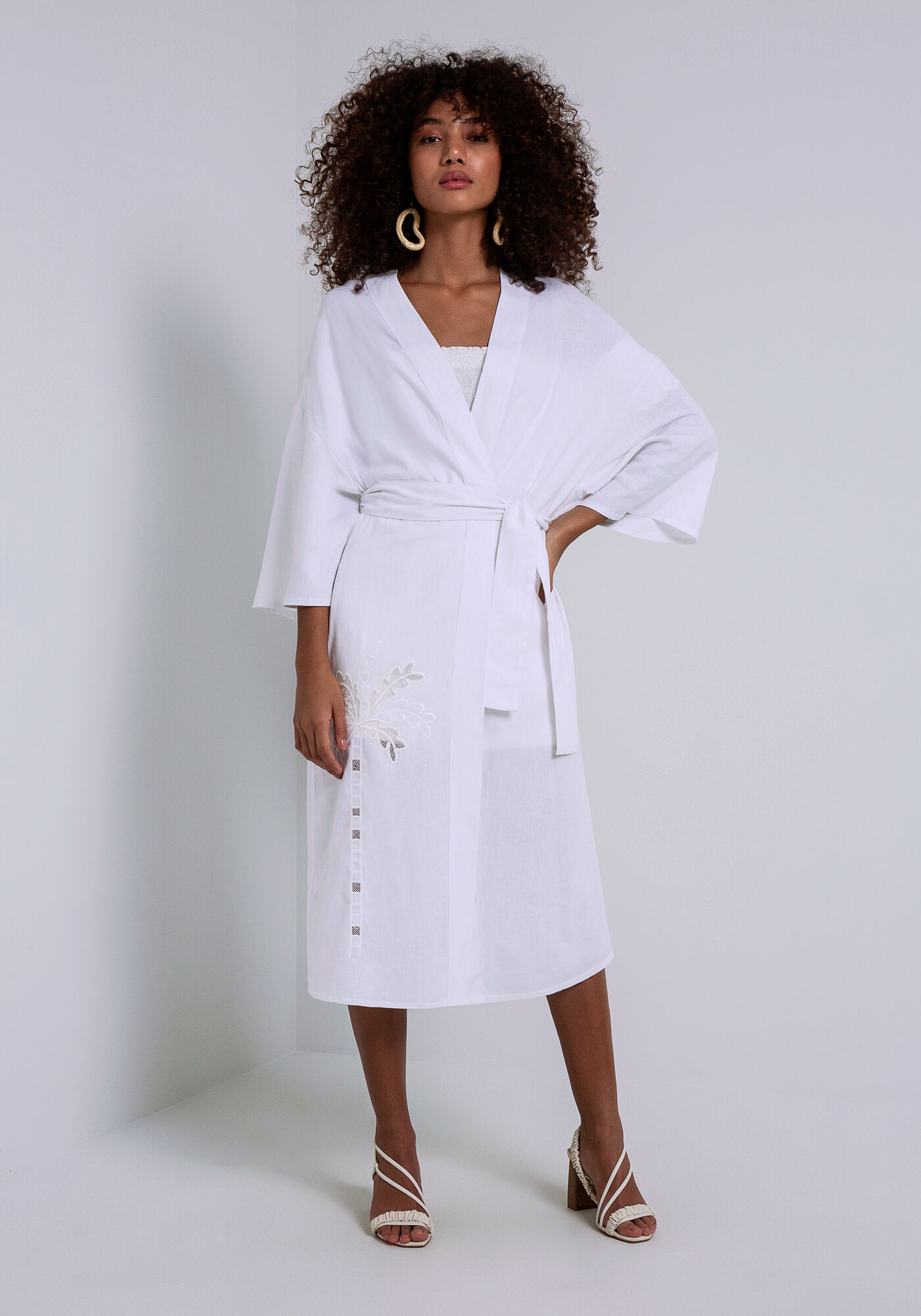 Kimono Alongado em Linho com Bordado, BRANCO, large.