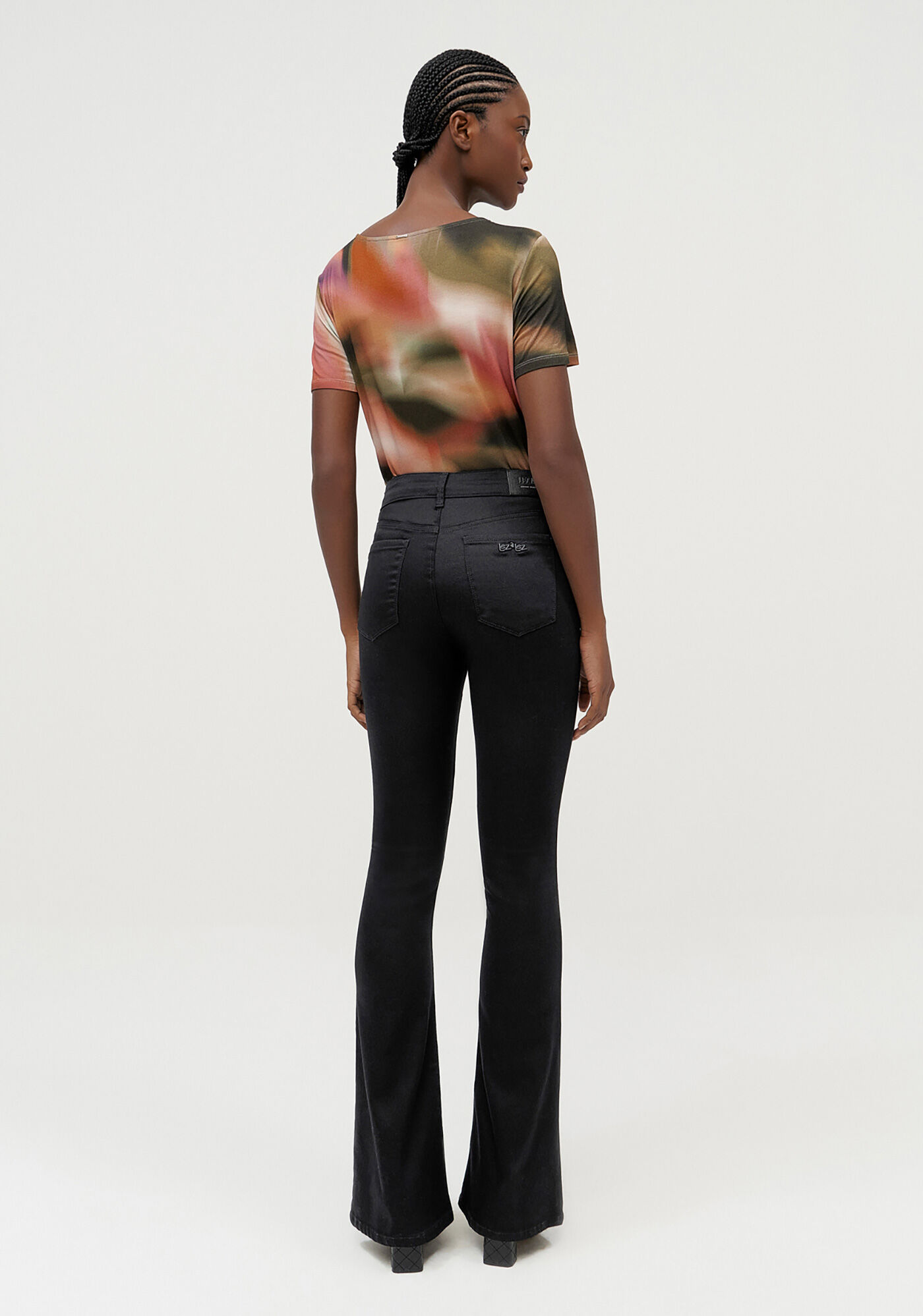 Cal&ccedil;a Sarja Boot Cut Sustent&aacute;vel Ever Black, PRETO REATIVO, large.