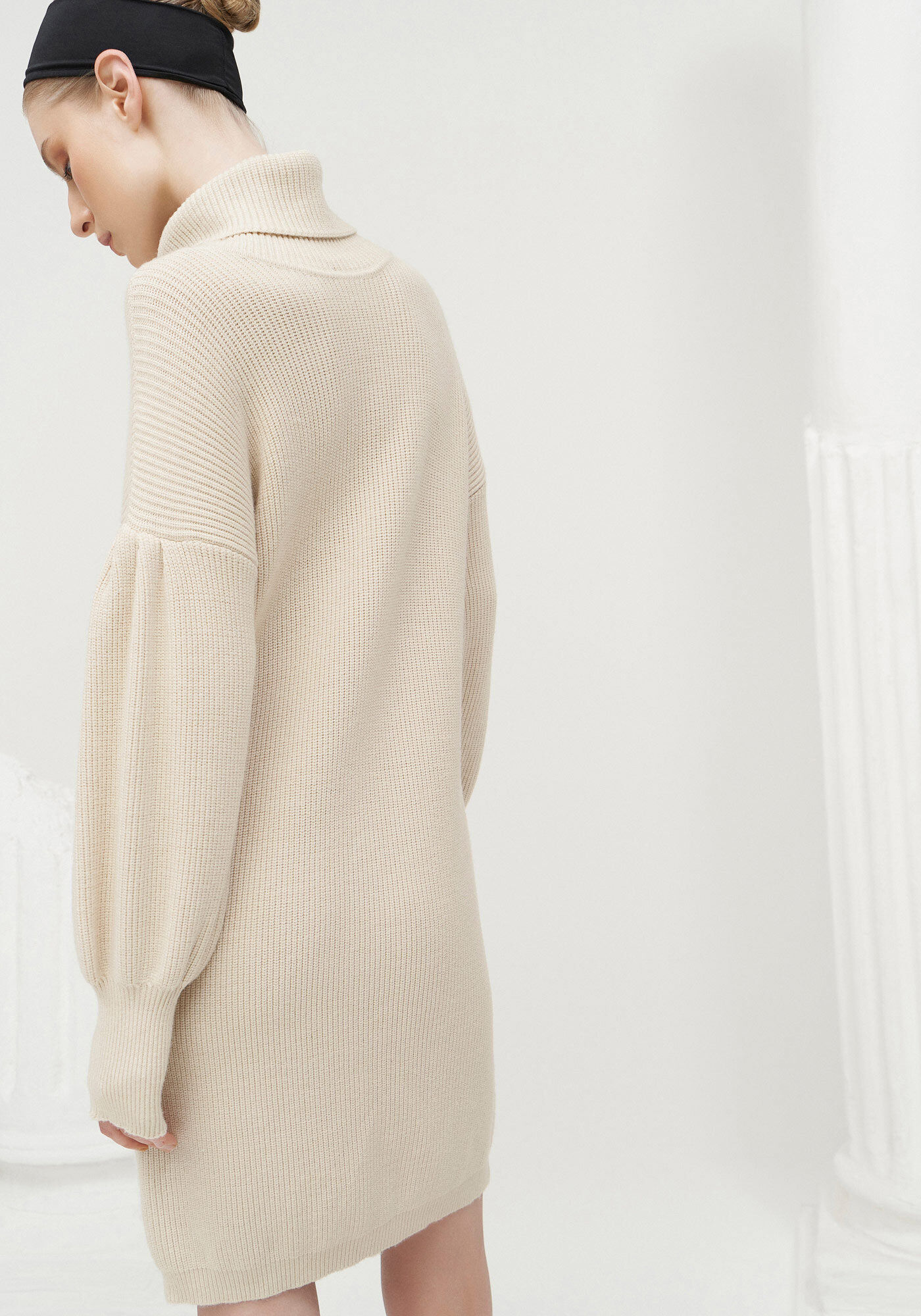 Vestido Curto Gola Alta em Tric&ocirc; com Manga Bufante, , large.