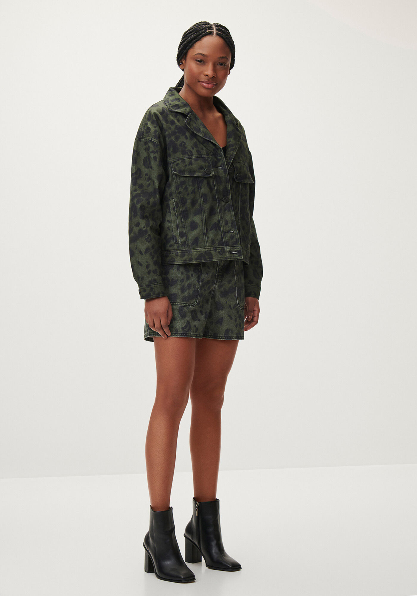 Jaqueta Sarda Animal Print com Bordado Flores, FOREST, large.