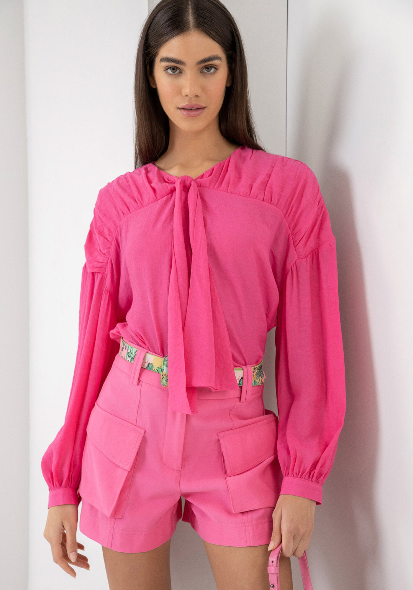 Shorts Cintura Alta com Bolsos Cargo, ROSA PEWTER, large.