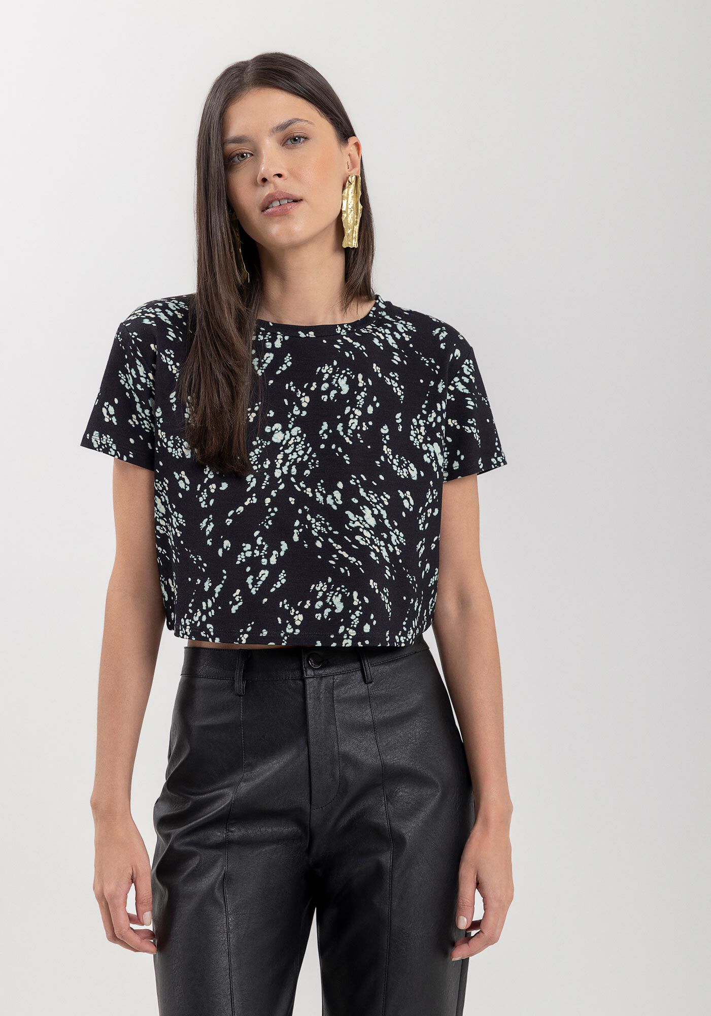 Blusa Cropped Estampada Com Mangas Curtas E Gola Redonda, LUMINE PRETO, large.