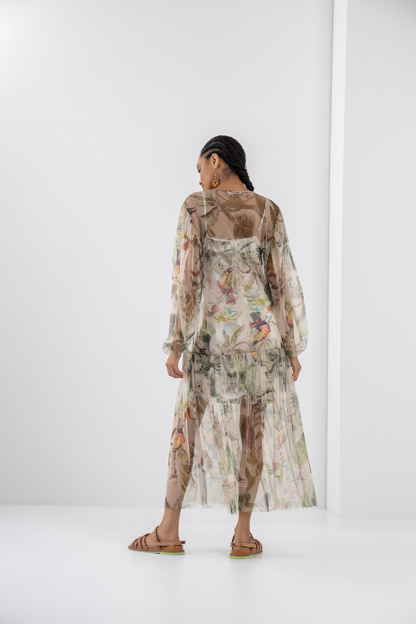 Vestido Midi em Tule com Manga Longa Bufante Lez a Lez