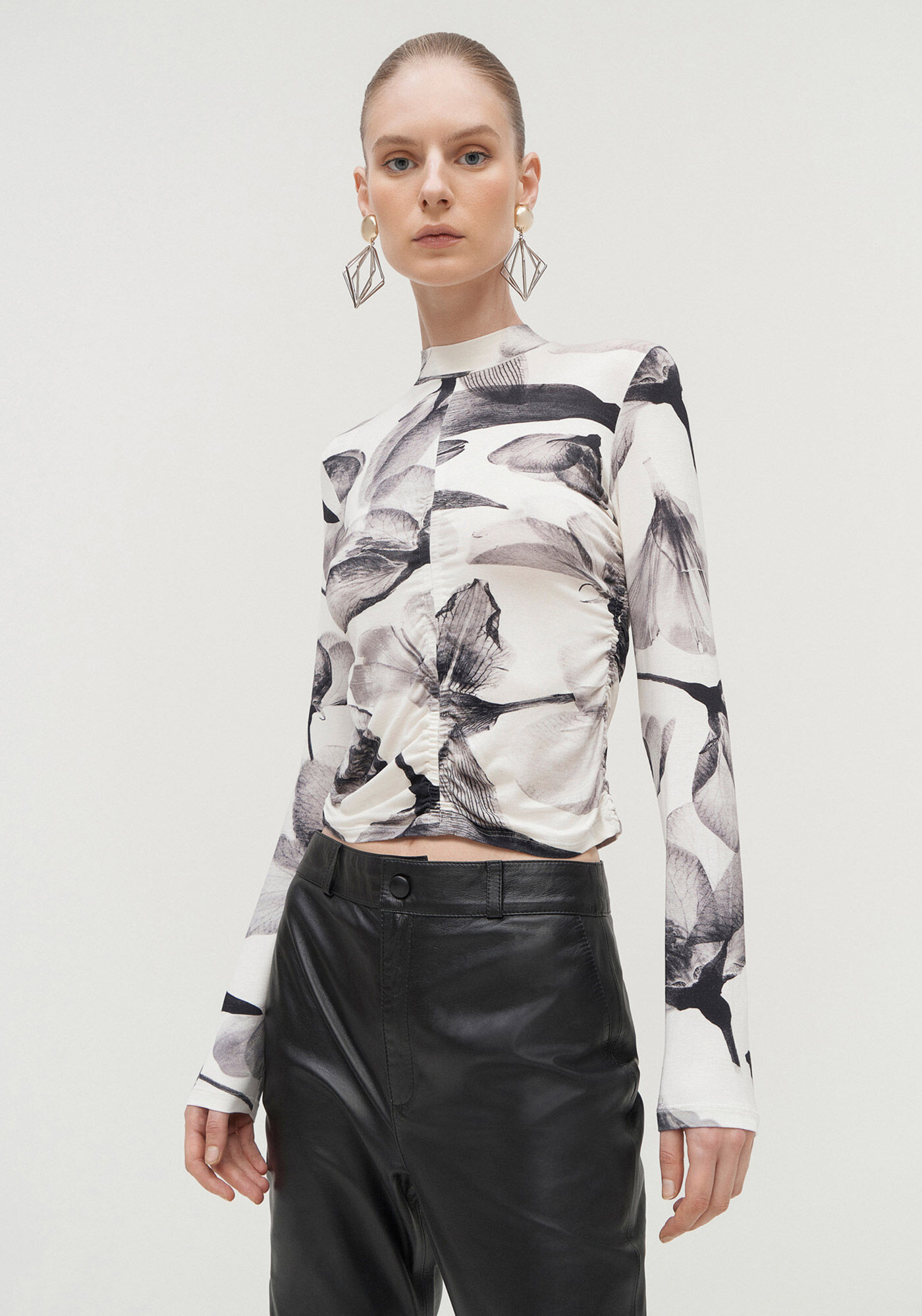 Blusa Manga Longa Estampada com Franzido, , large.