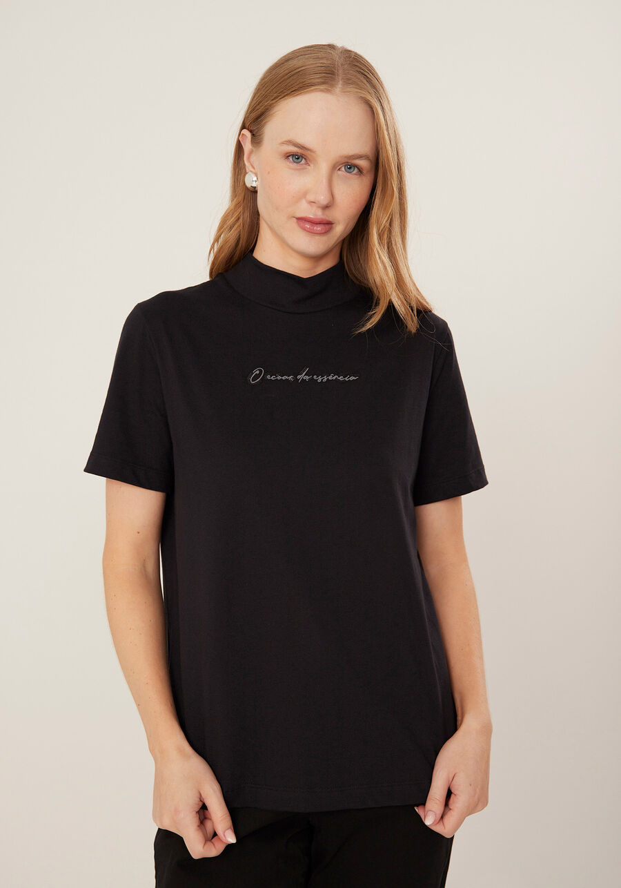Blusa De Mangas Curtas Com Gola Alta E Bordado Frontal, PRETO. Blusa De Mangas Curtas Com Gola Alta E Bordado Frontal, PRETO, large.