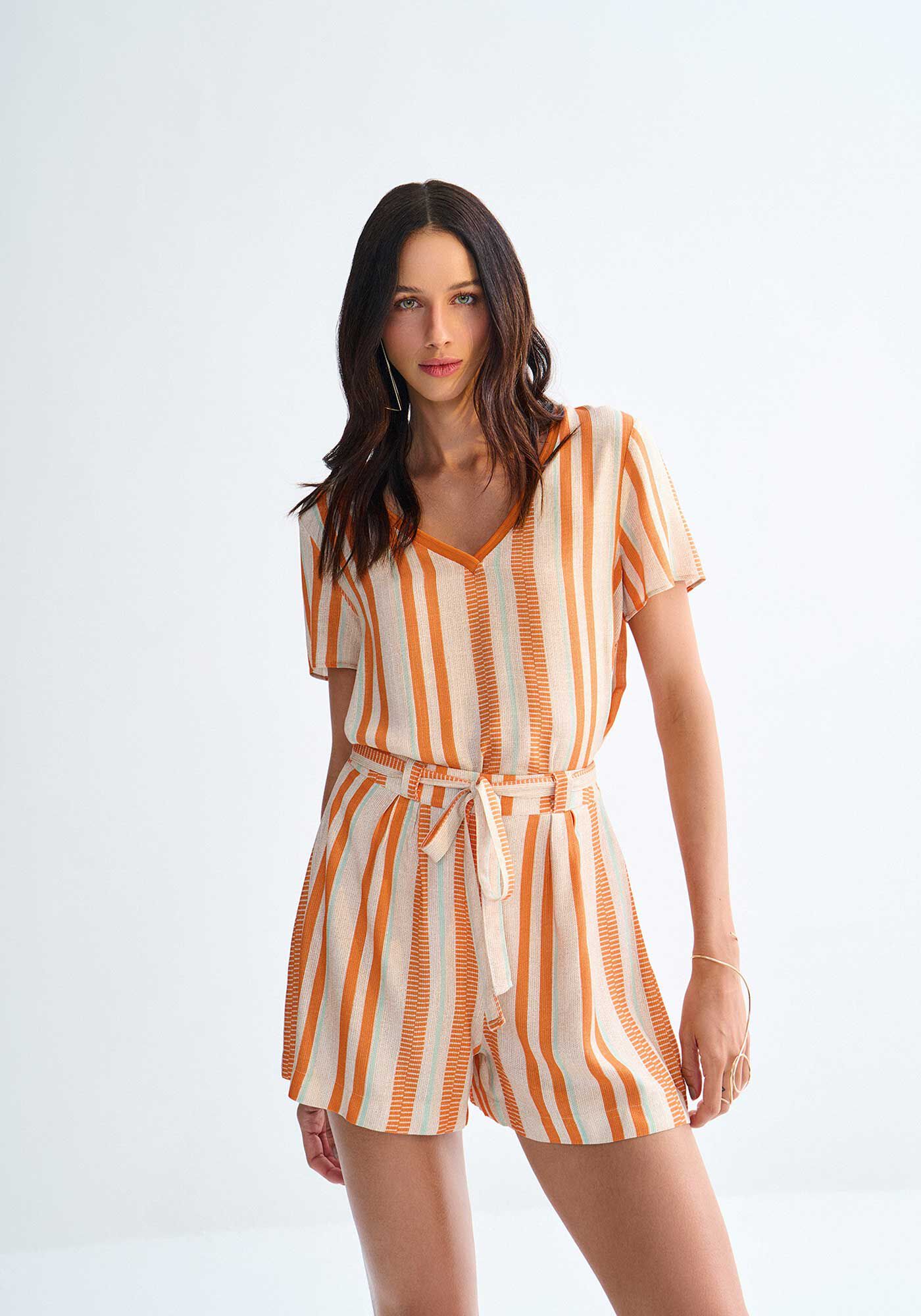 Blusa Estampada em Viscose com Decote V Retil&iacute;nea, , large.