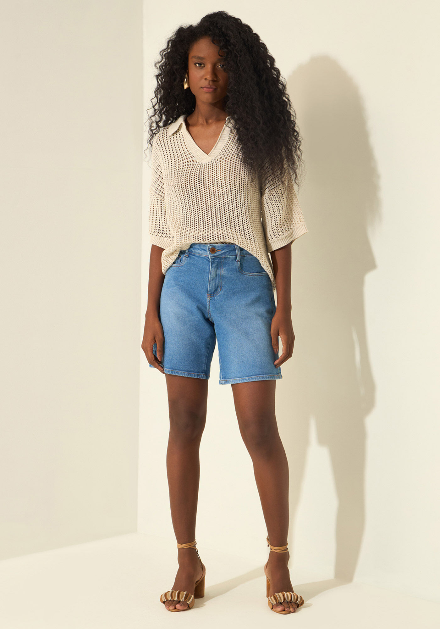 Bermuda Jeans Boyfriend Com Cintura M&eacute;dia E Elastano, JEANS, large.