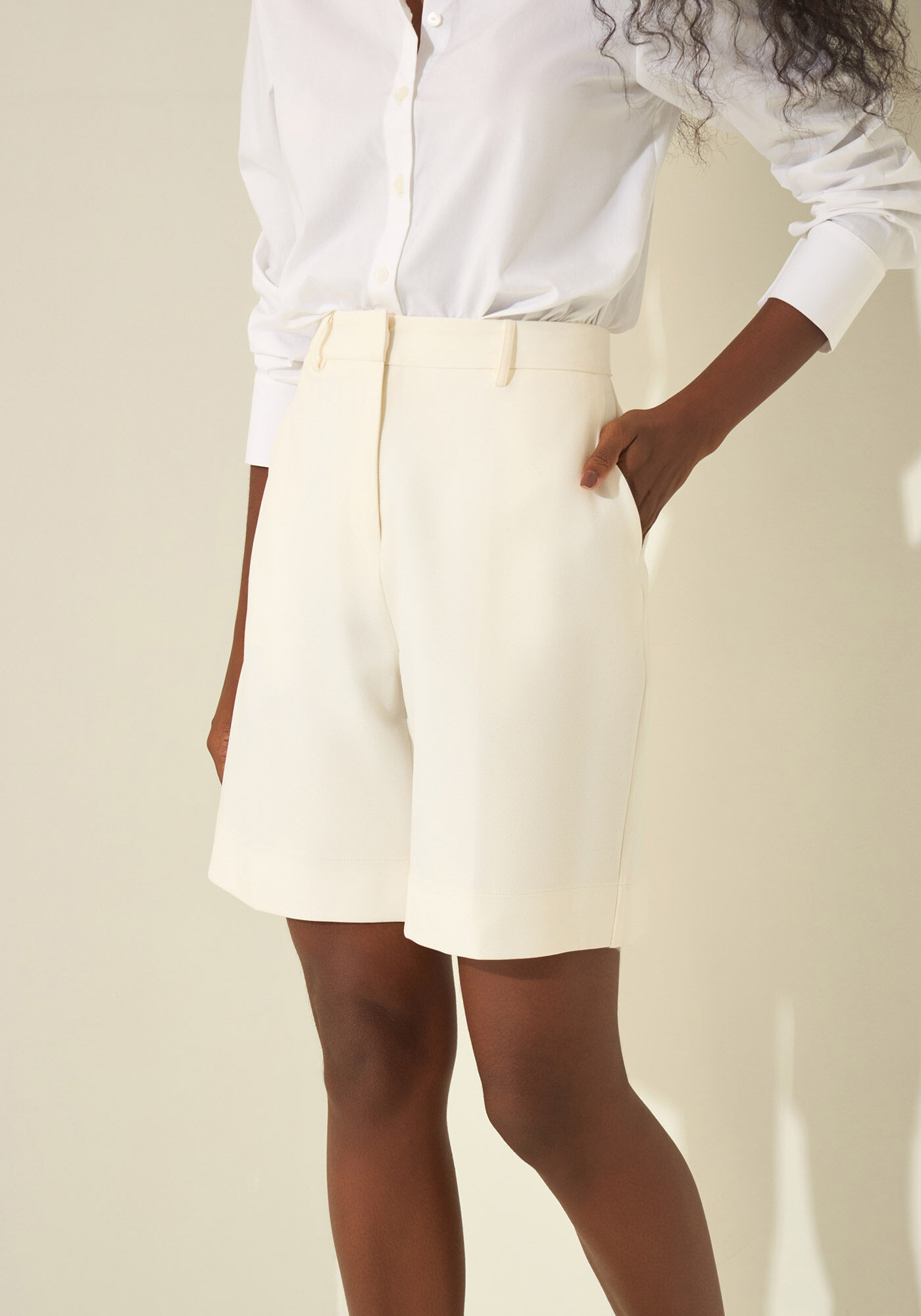 Bermuda De Cintura Alta Com Bolsos, BRANCO OFF WHITE, large.