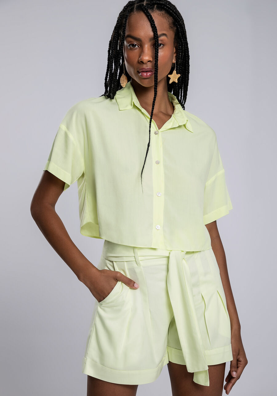 Shorts Cintura Alta Tecido Velurd com Cinto, VERDE VULCANO. Shorts Cintura Alta Tecido Velurd com Cinto, VERDE VULCANO, large.