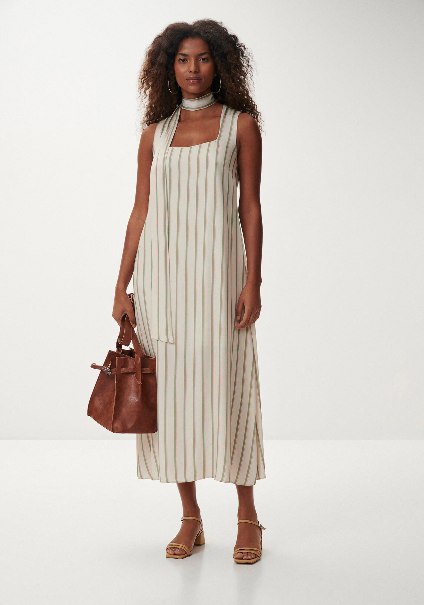 Vestido midi 2025 decote quadrado