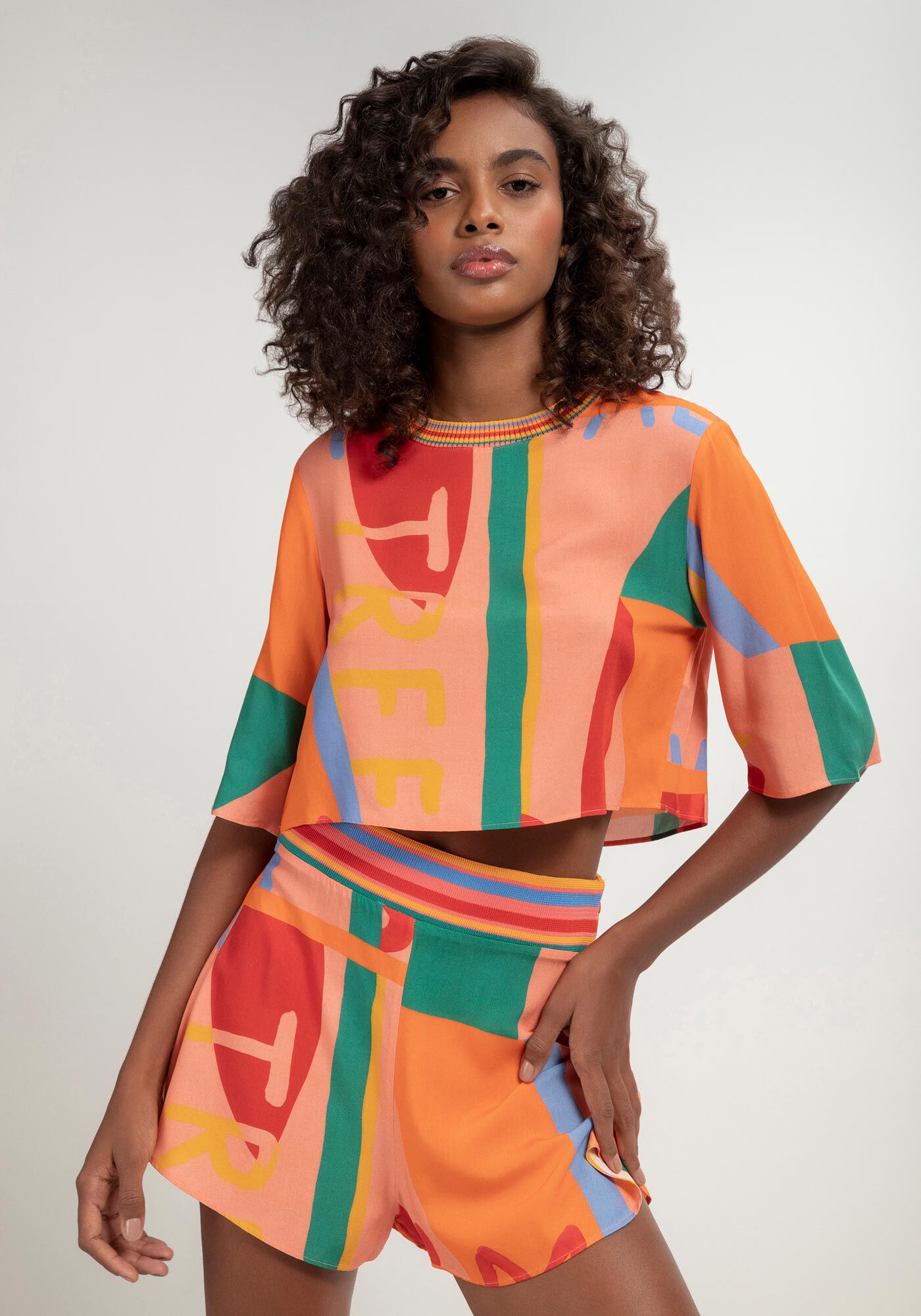 Shorts Estampado em Viscose com Retil&iacute;nea, , large.