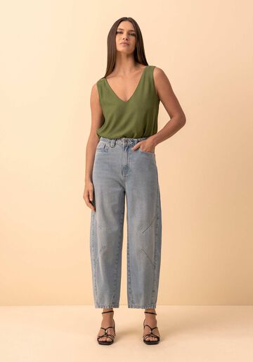 Blusa Regata Solta Com Decote Em V Em Viscose Responsável, VERDE FLORENA. Blusa Regata Solta Com Decote Em V Em Viscose Responsável, VERDE FLORENA, large.