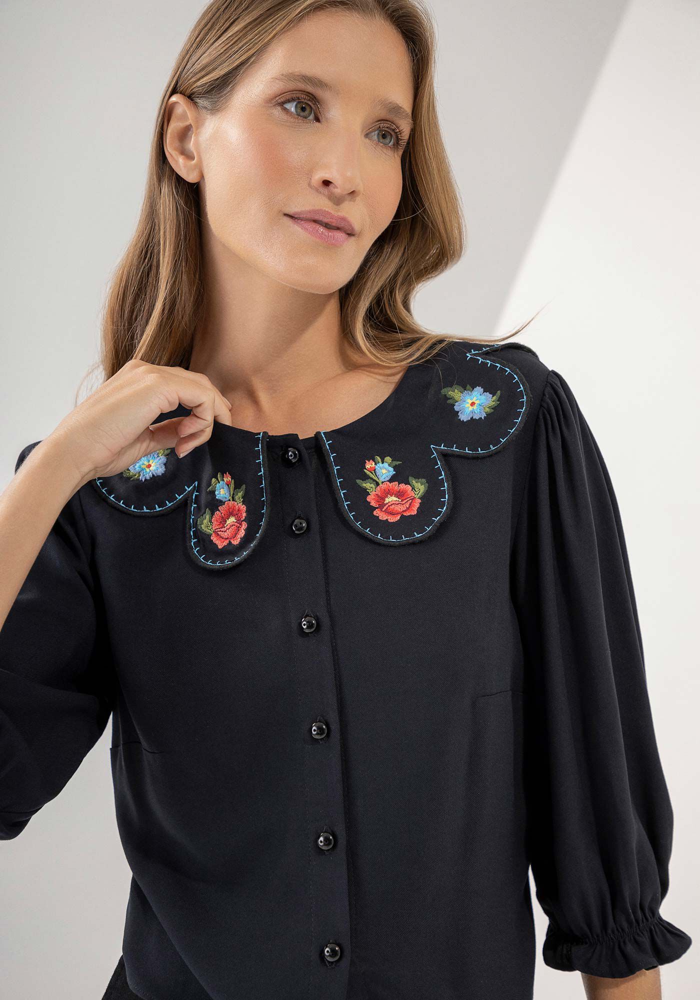 Camisa Manga Bufante com Gola Ondulada Bordada, , large.