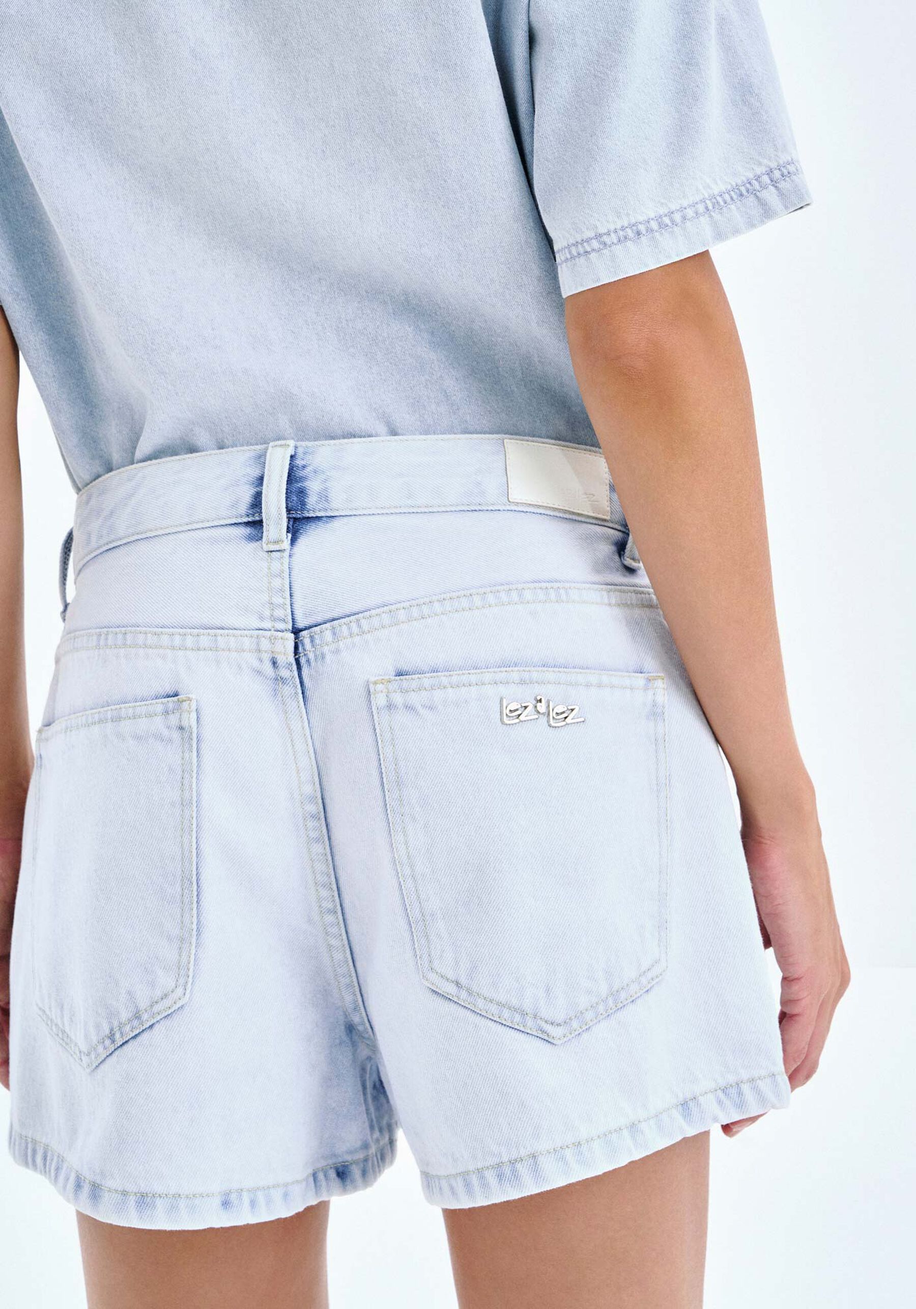 Shorts Jeans Linha A com Cintura Média, JEANS. Shorts Jeans Linha A com Cintura Média, JEANS, large.