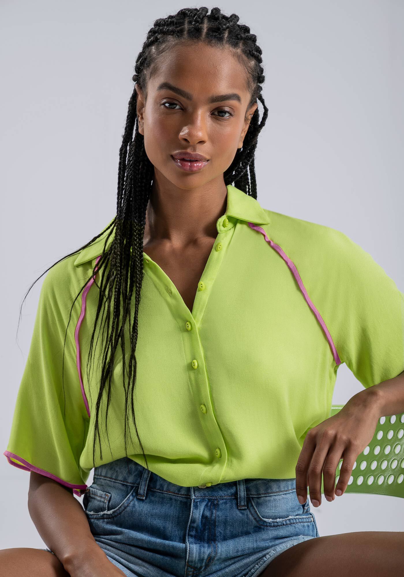 Camisa Manga Curta Crepe com Filete Contraste, VERDE NINFA, large.