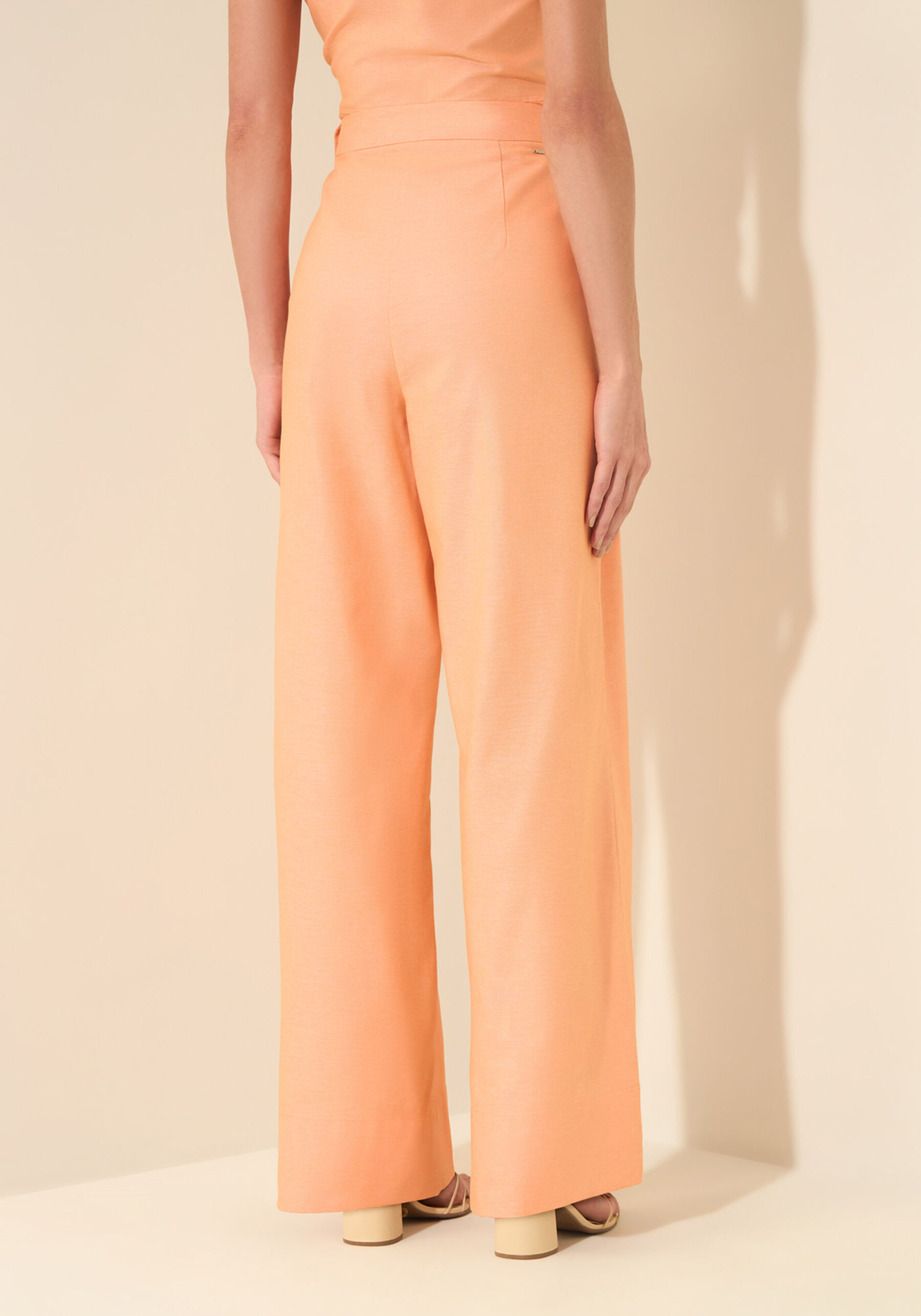 Calça Reta De Cintura Alta Em Alfaiataria De Algodão, LARANJA SUMMERTIME. Calça Reta De Cintura Alta Em Alfaiataria De Algodão, LARANJA SUMMERTIME, large.