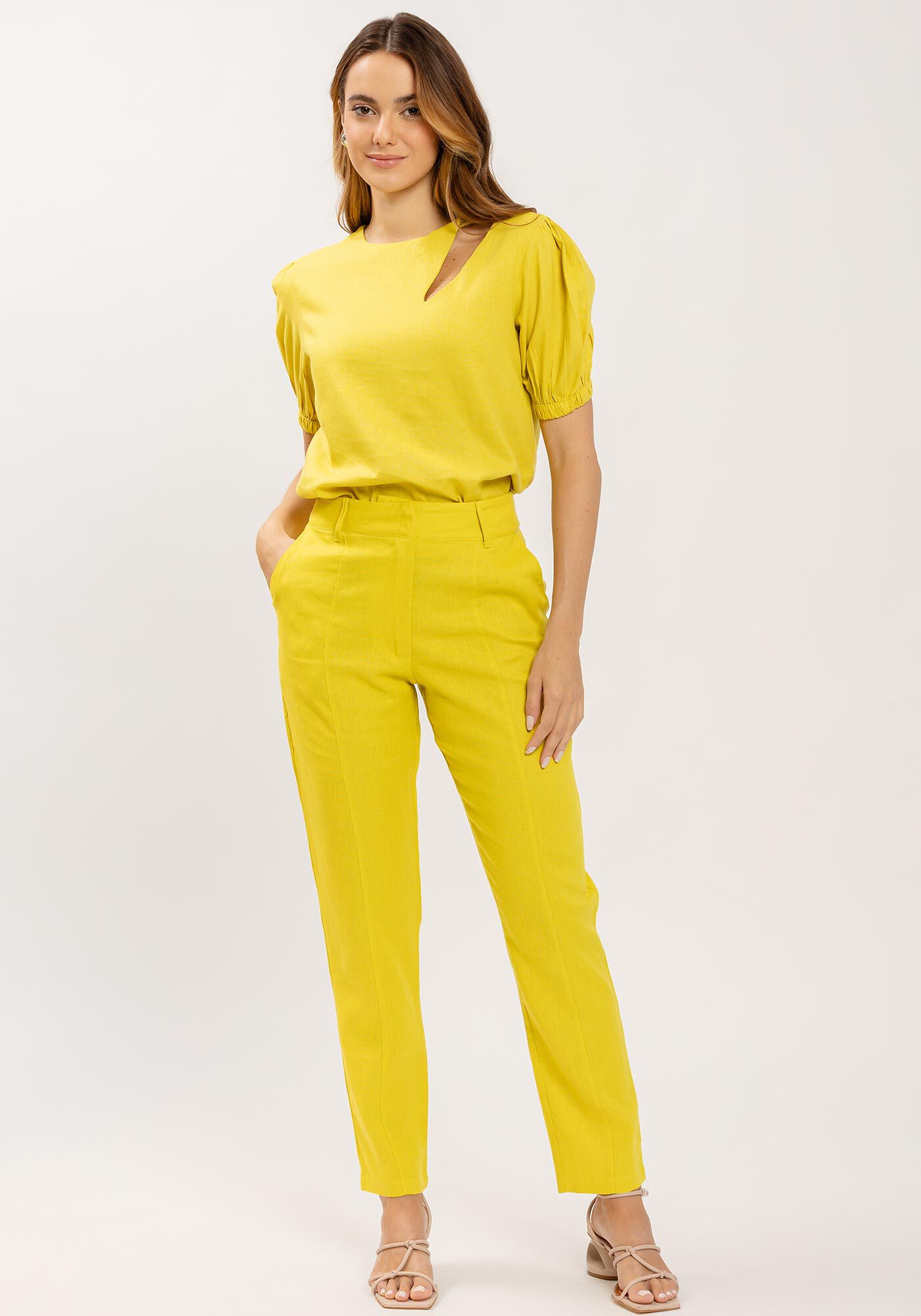 Blusa Manga Curta em Linho com Cut Out Decote, , large.