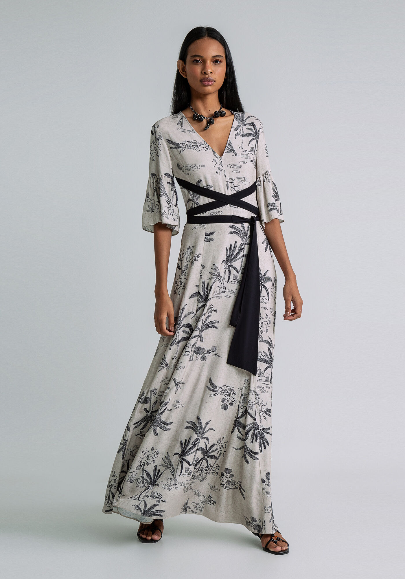Vestido longo com shop faixa na cintura