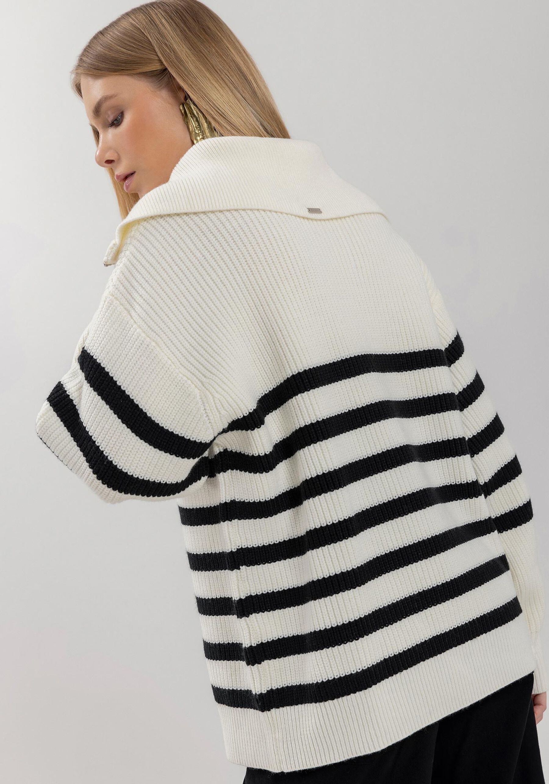 Blusão Listrado Alongado De Mangas Longas Em Tricô, BRANCO OFF WHITE. Blusão Listrado Alongado De Mangas Longas Em Tricô, BRANCO OFF WHITE, large.