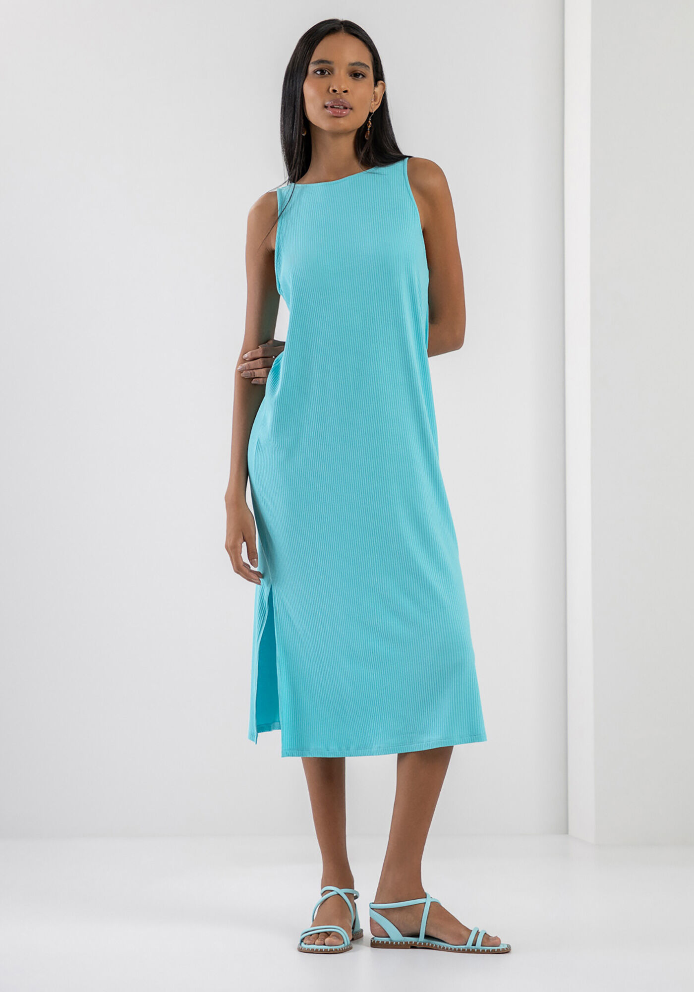 Vestido canelado com fenda lateral on sale