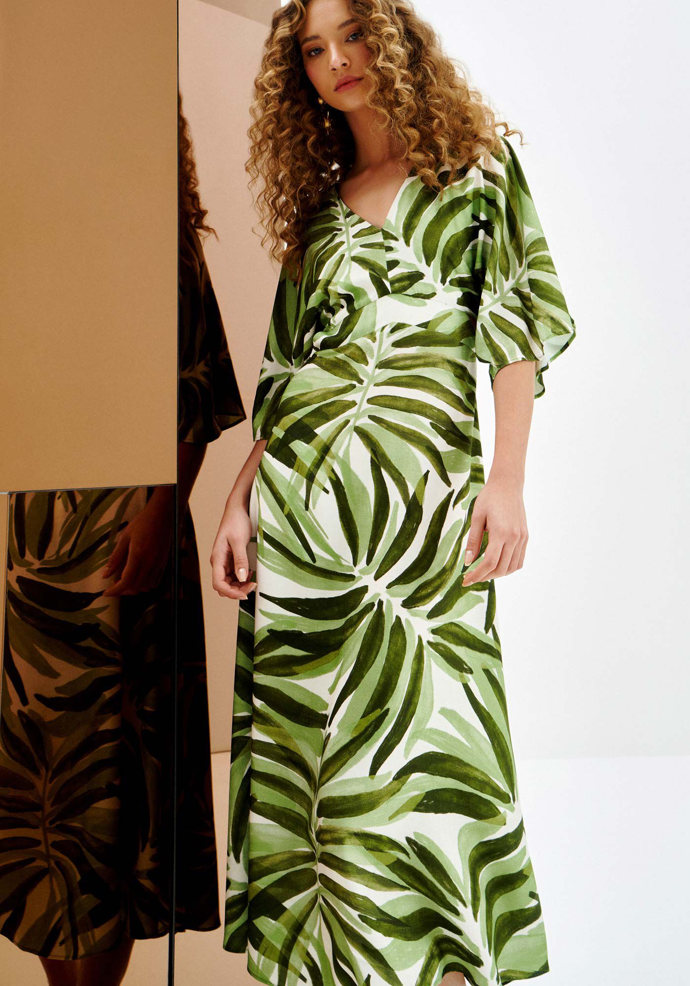 Vestido Midi em Viscose Estampado com Manga Flare, , large.