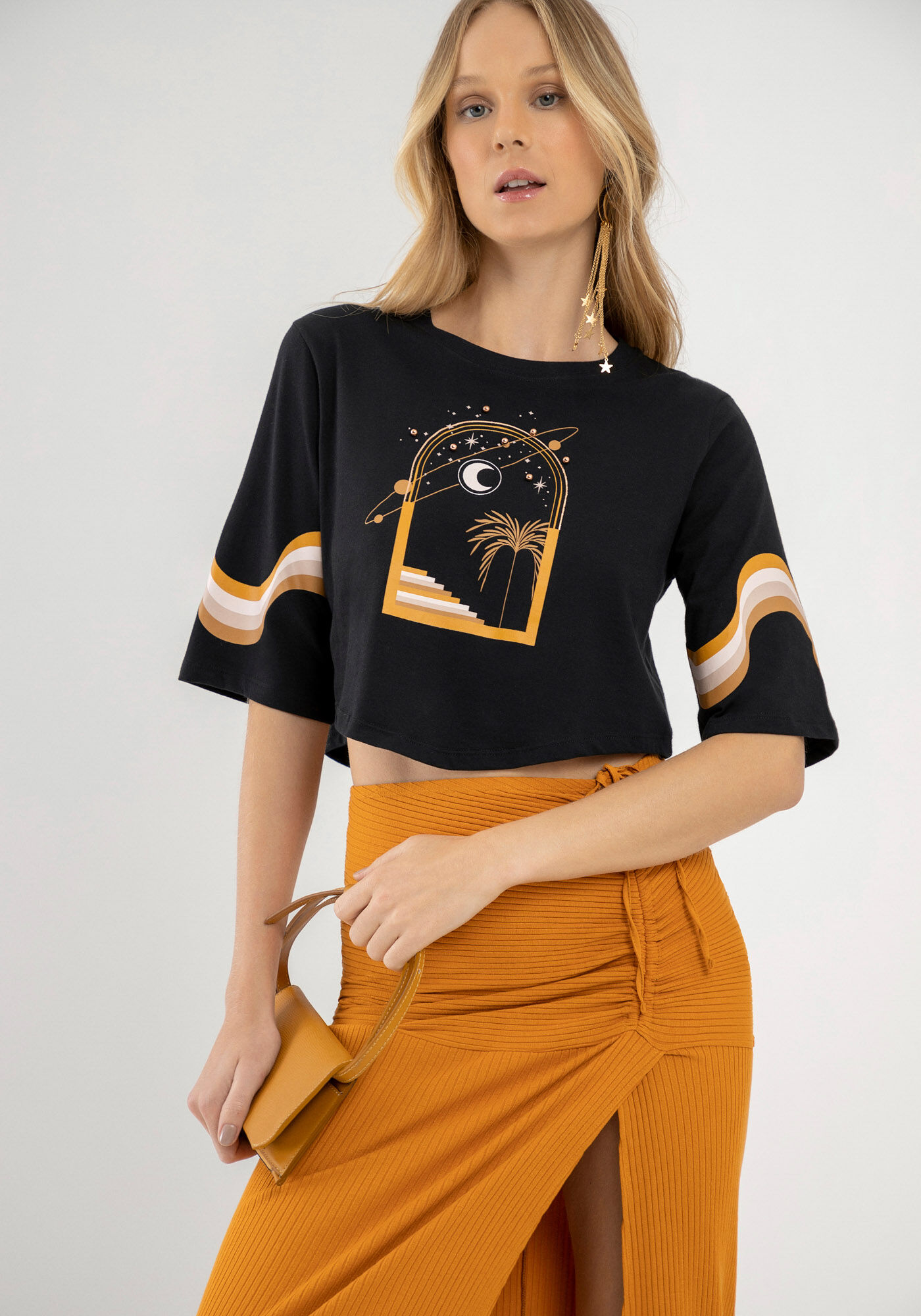 T-shirt Oversized Cropped Estampada com P&eacute;rolas, PRETO REATIVO, large.