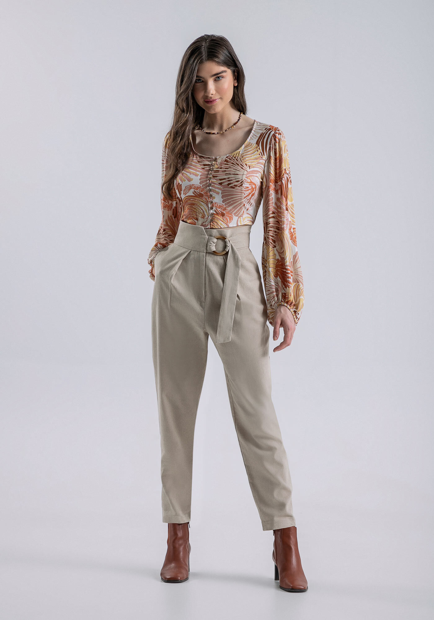 Cal&ccedil;a Carrot Linho com Detalhe C&oacute;s, BEGE MICHIGAN, large.