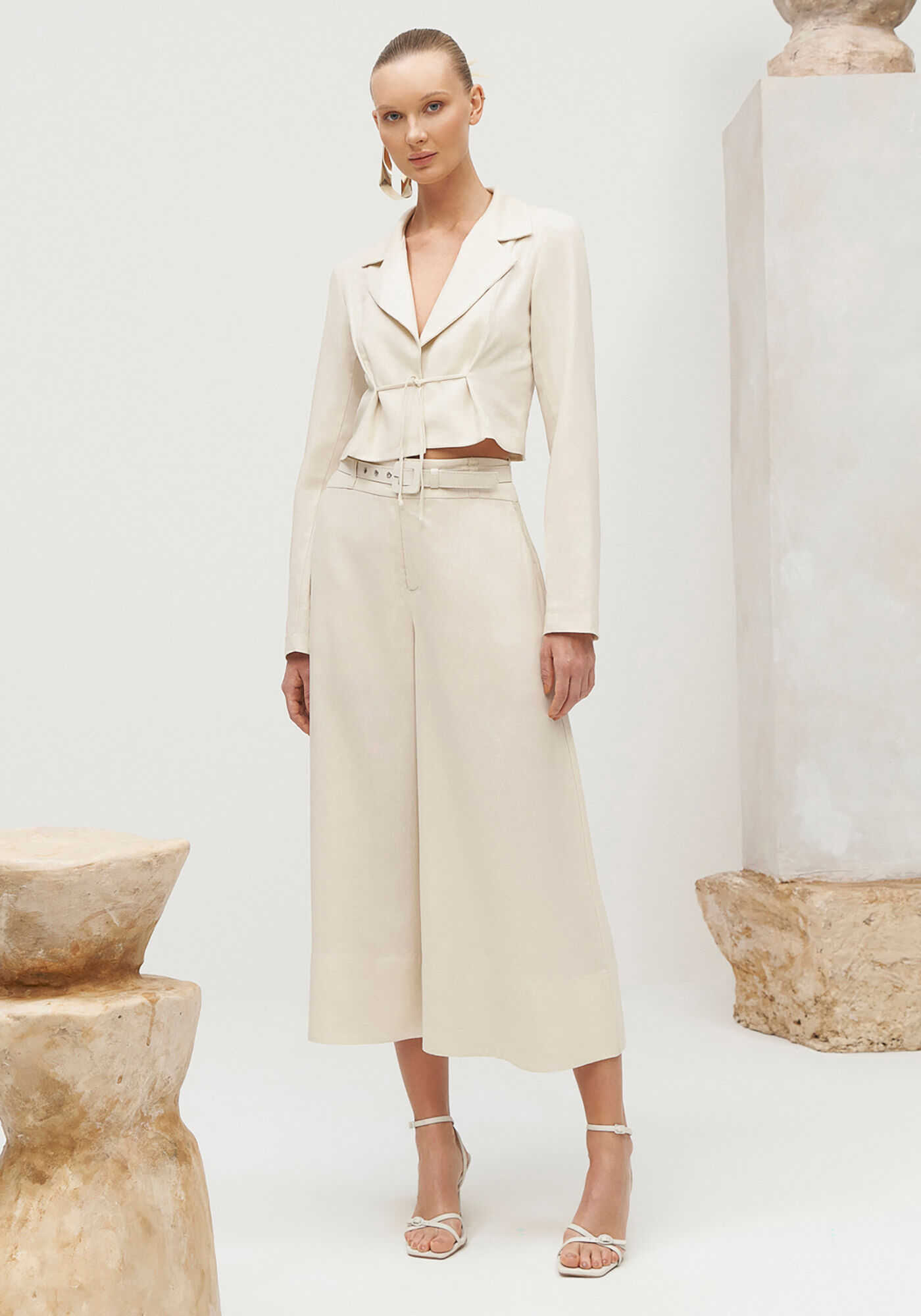 Blazer Cropped em Linho com Amarra&ccedil;&atilde;o, , large.