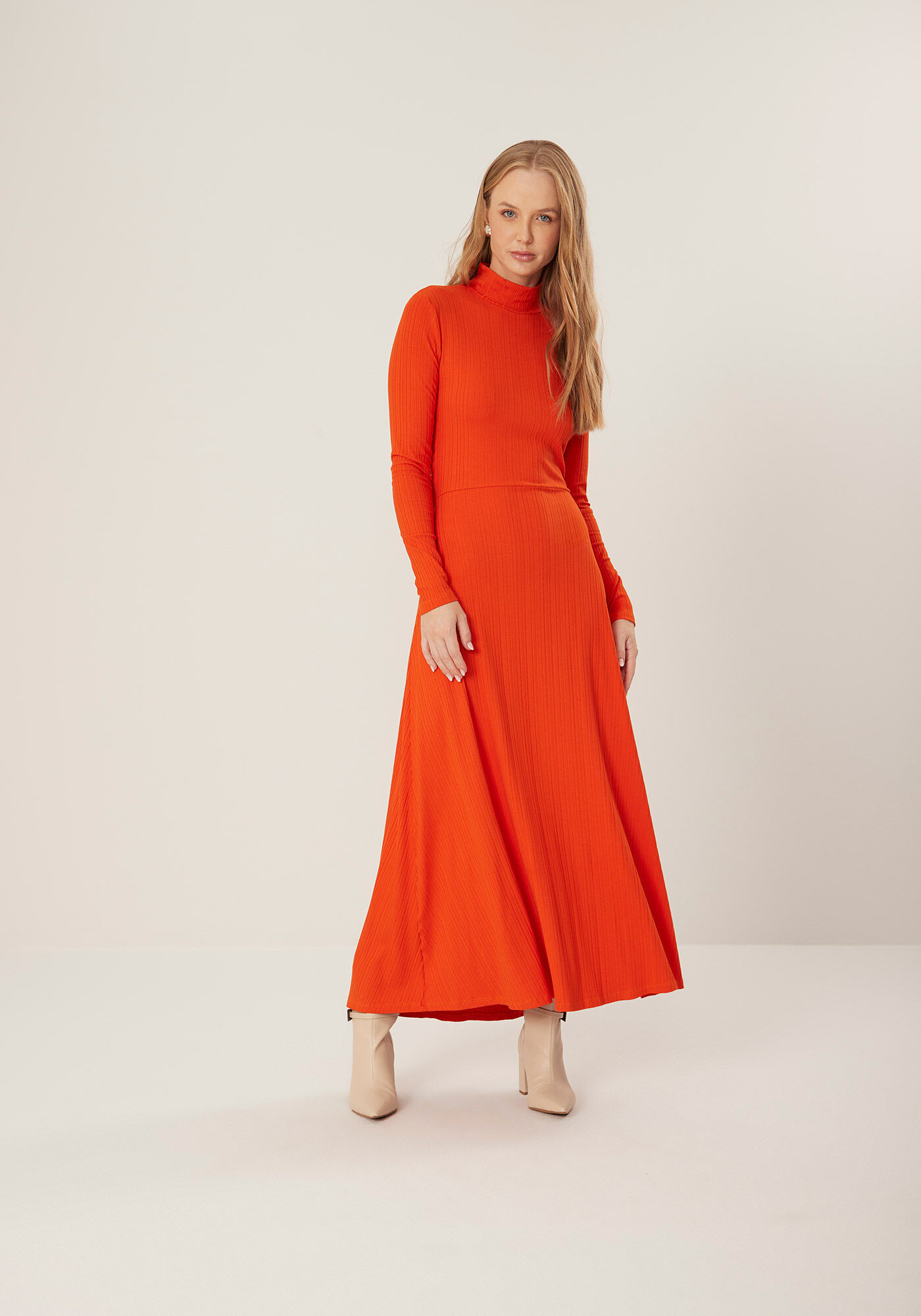 Vestido Midi Ch&aacute; Em Malha Canelada Com Abertura Nas Costas, LARANJA TOMILHO, large.