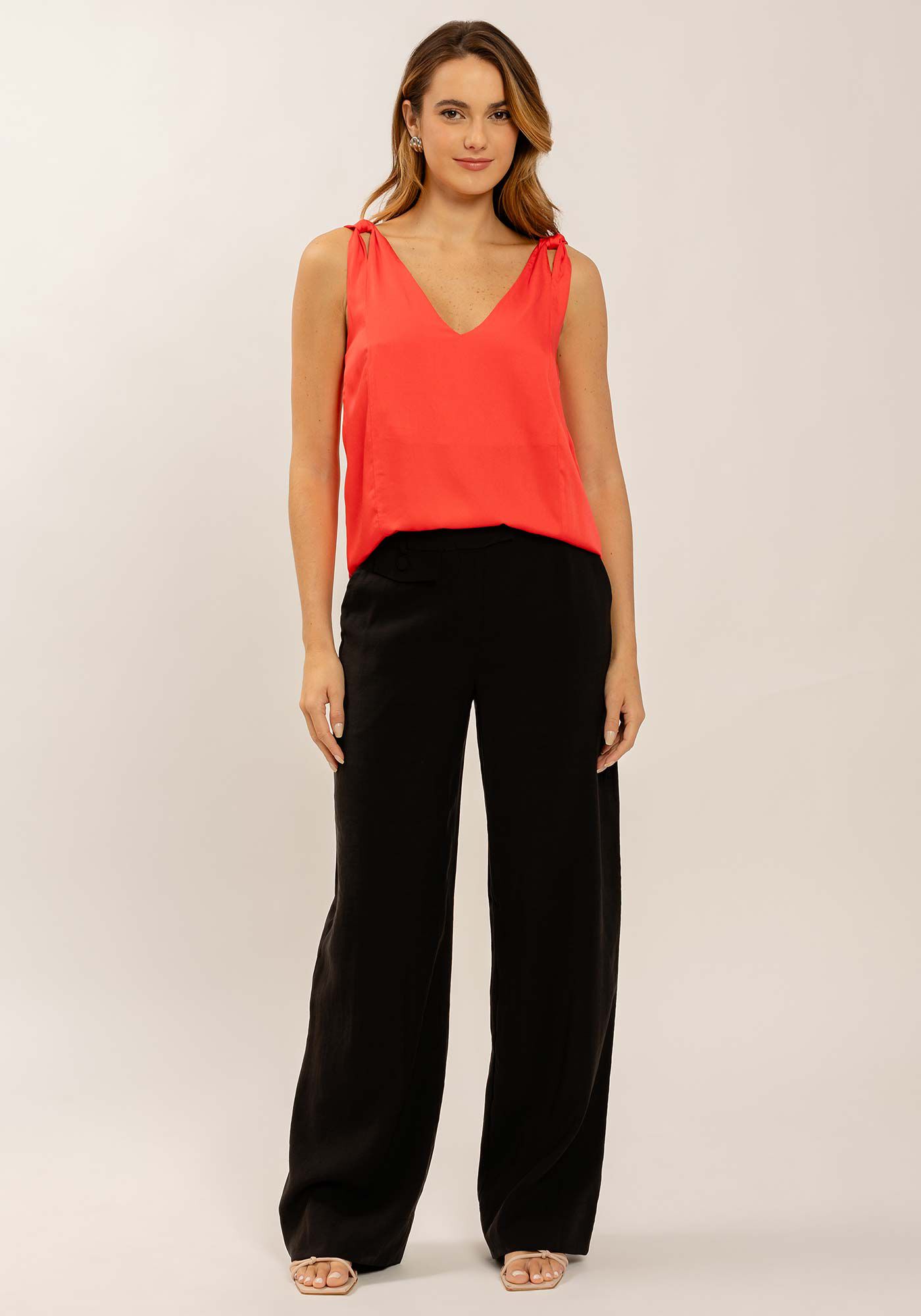 Blusa Decote V com Amarra&ccedil;&atilde;o Al&ccedil;as, , large.