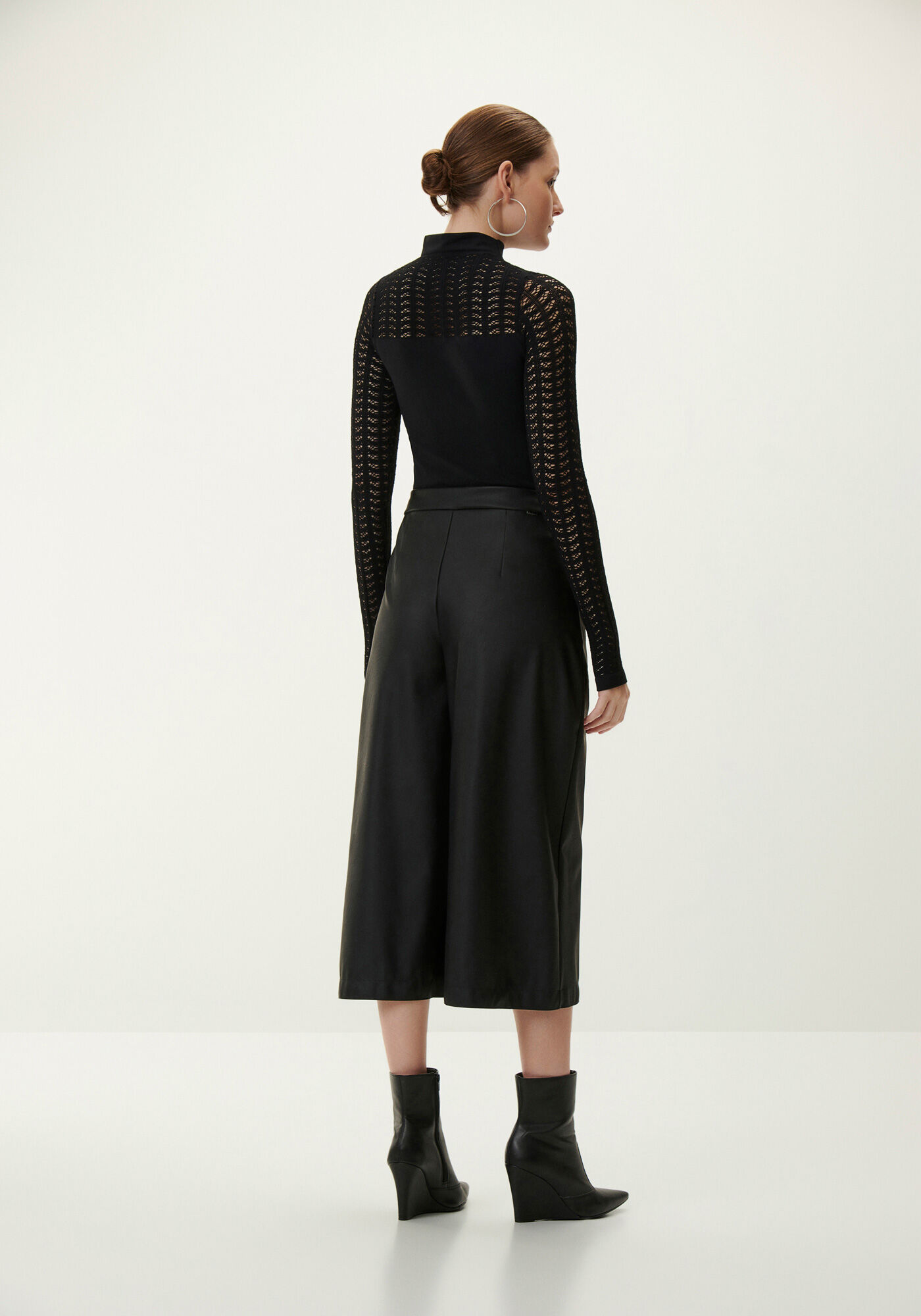 Blusa Gola Alta com Manga Longa em Renda, , large.